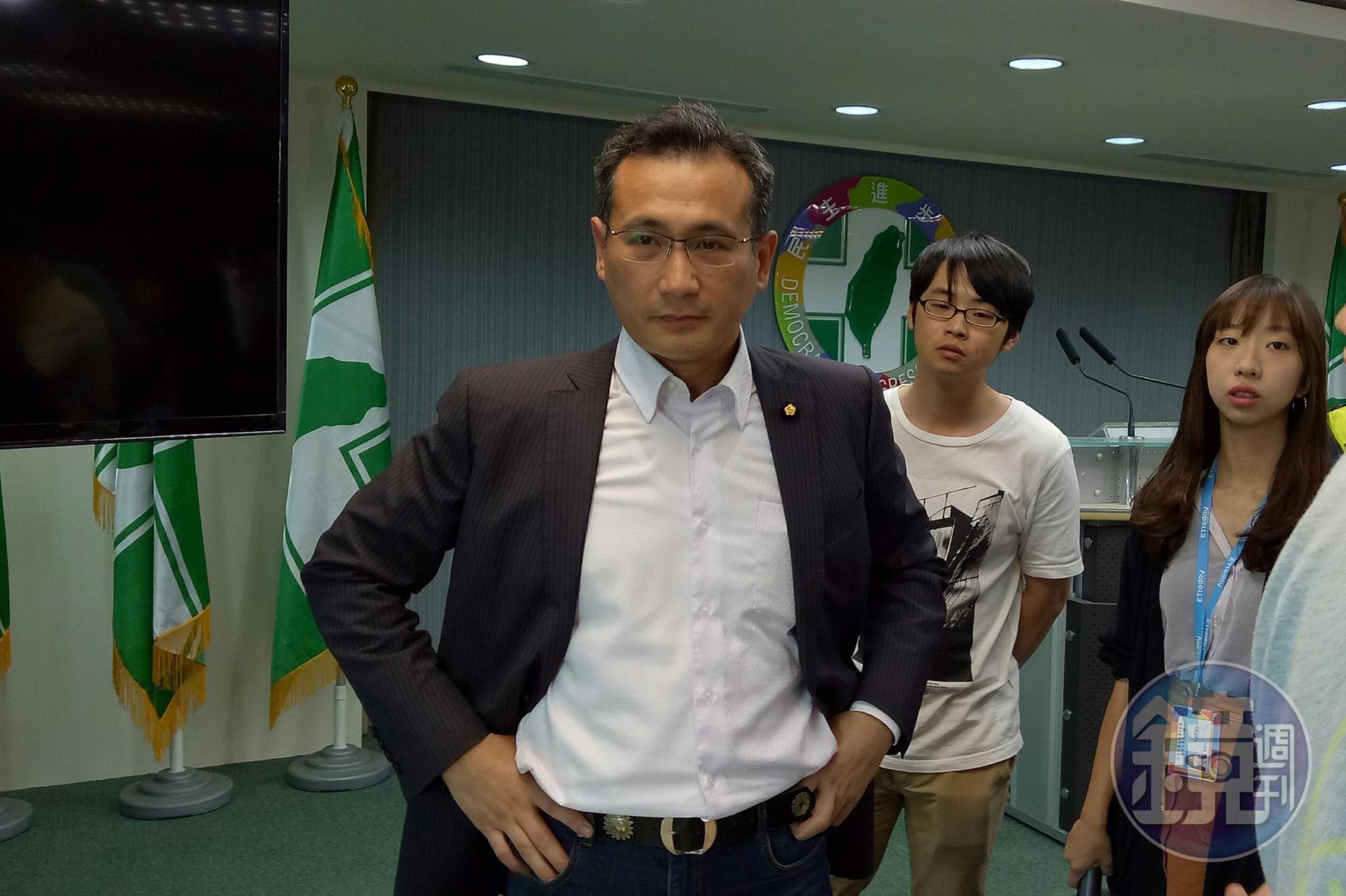 民進黨發言人鄭運鵬今轉述選對會決議。