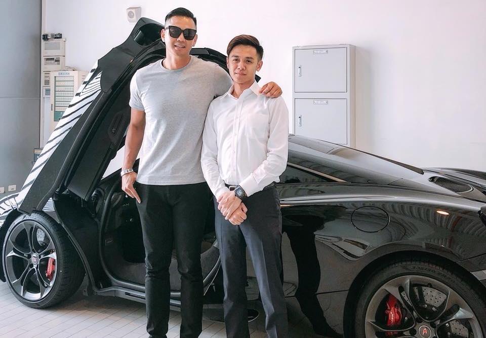 黑人剛入手的超跑麥拉倫上週五與計程車發生擦撞，他不忍讓對方負擔龐大的維修費，善心的舉動換來一份暖心的大禮。（翻攝自黑人臉書）