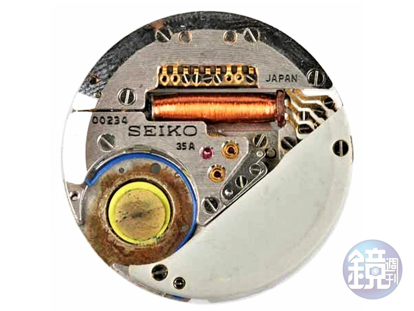 SEIKO Astron採用振頻每秒達8,192Hz的35A機芯，每日誤差可控制在5秒內，雖以現代的標準來看並不特別準確，但在當時可是了不起的成就呢！