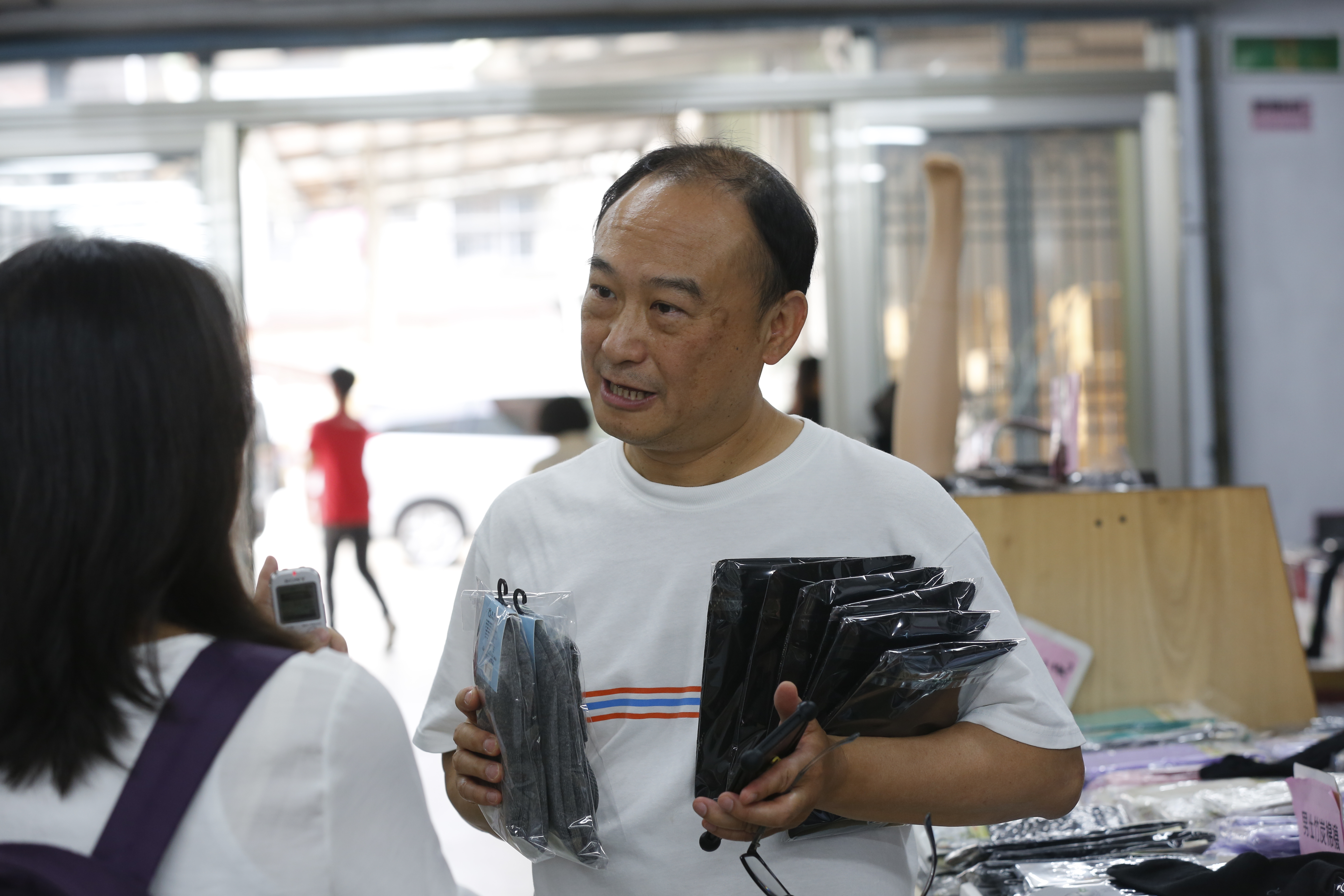 魏平儀的弟弟魏平穎負責廠務，結合下游衛星廠快速打樣、快速生產。