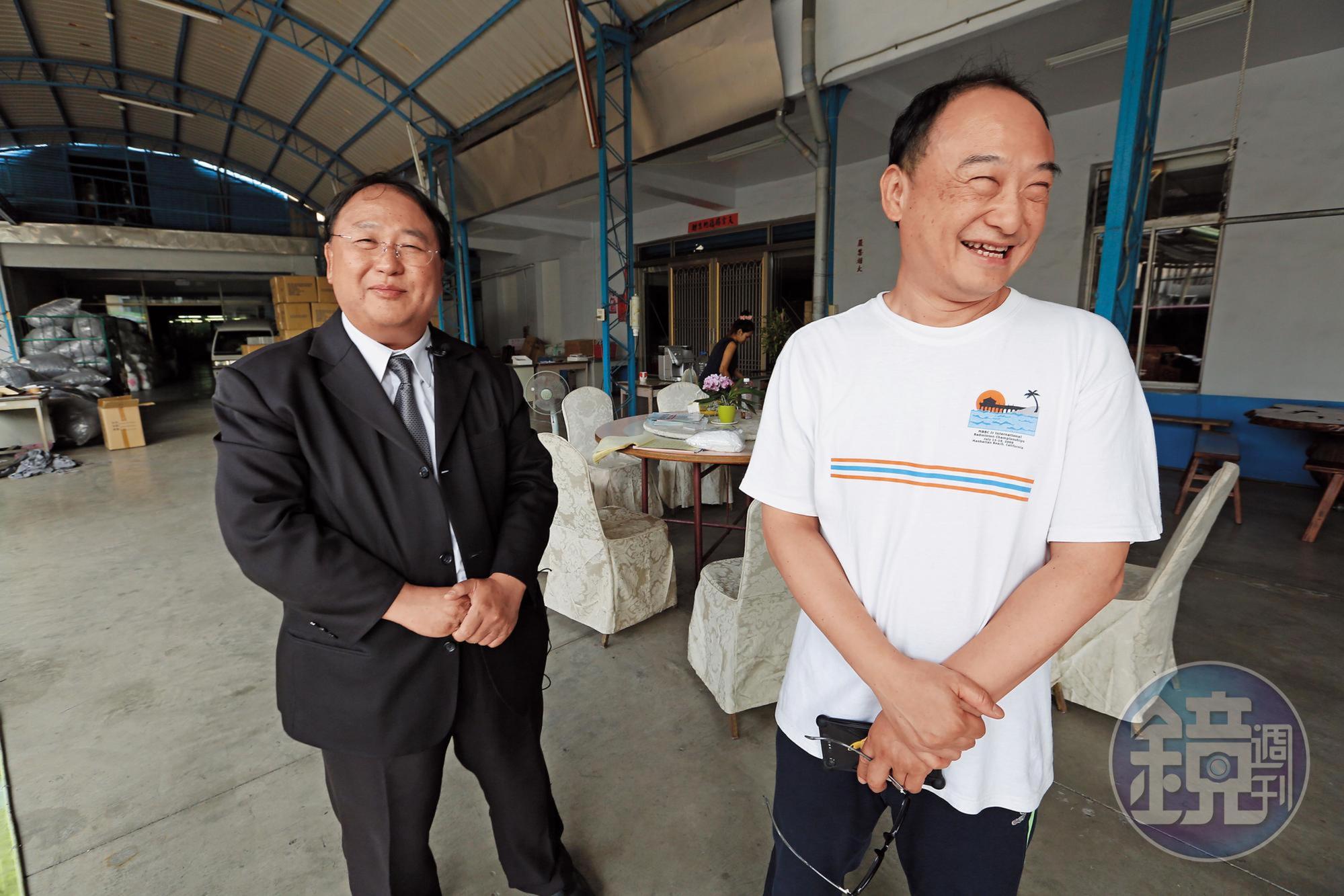 魏平儀（左）、魏平穎（右）坐鎮社頭生產基地，兄弟合力服務全球客戶。