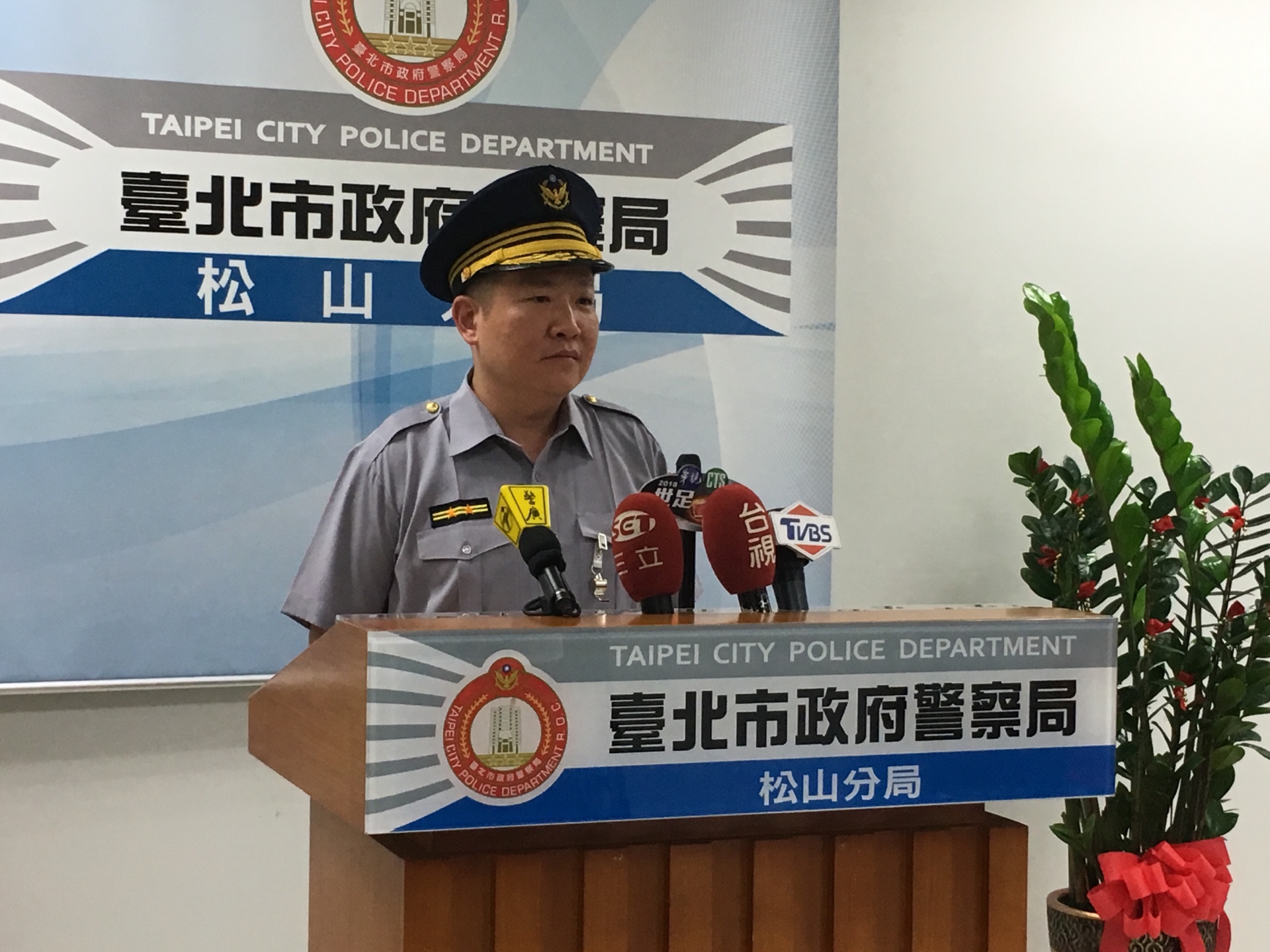 三民所所長馮忠堂表示，詐騙集團鎖定年輕無業民眾，並用高薪誘惑他們從事詐騙車手。