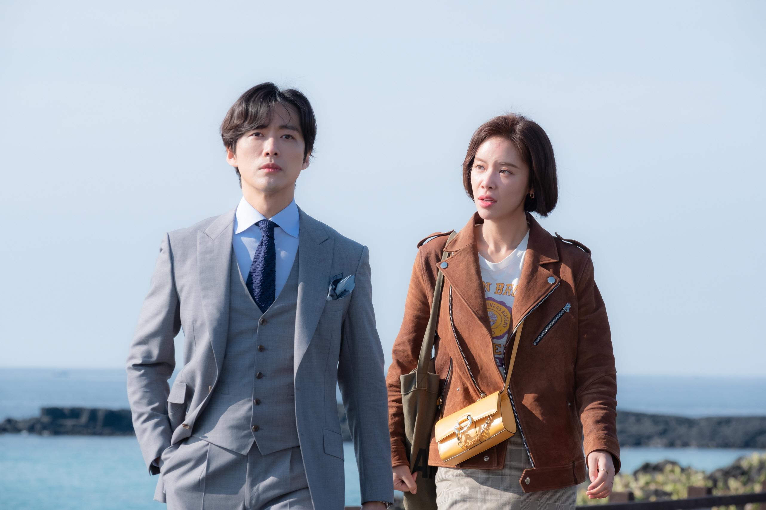 南宮珉（左）、黃正音繼7年前的《你能聽見我的心嗎？》後，再次合體主演新戲《訓南正音》。（KKTV提供）