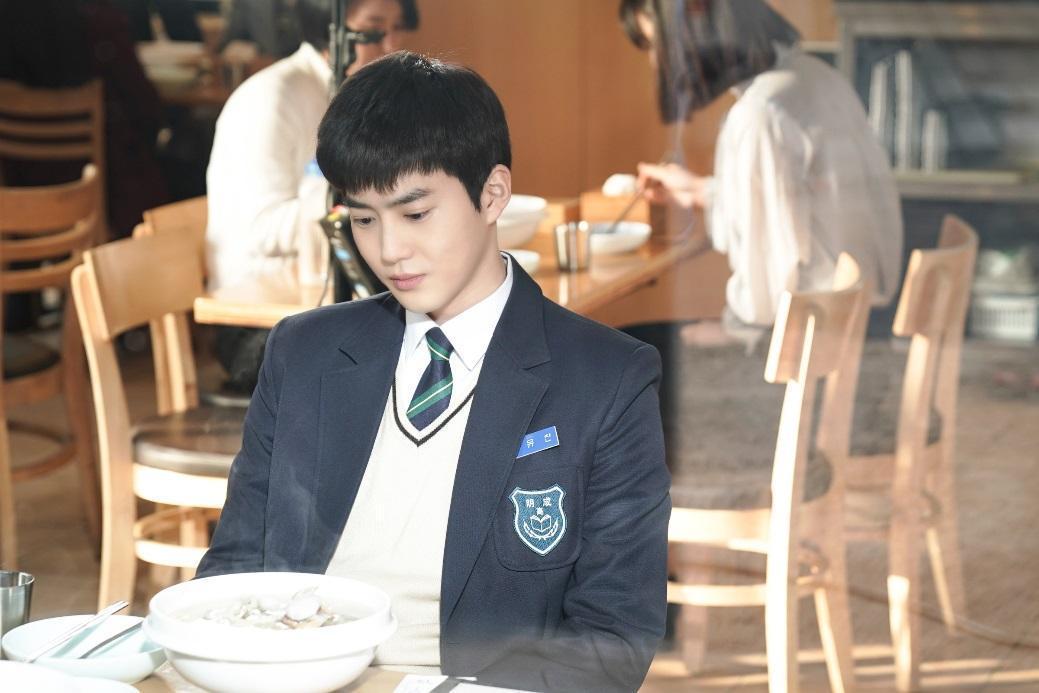 EXO隊長SUHO首次挑大樑主演《多金社長小資女》,在戲中演技獲好評。(龍華電視提供)