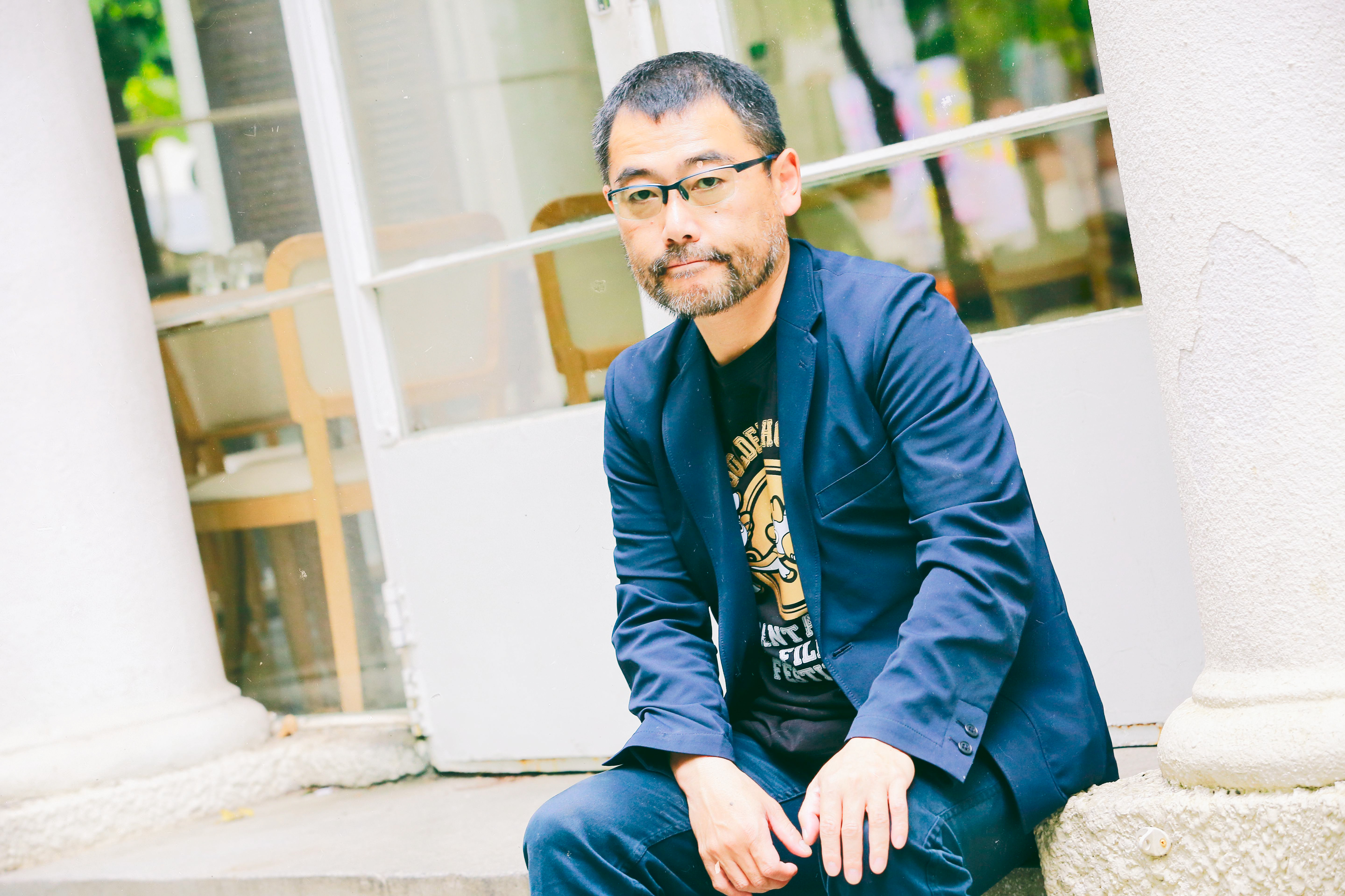 導演武正晴常讓上不了檯面的人在電影中變身另類英雄，讓觀眾又哭又笑。