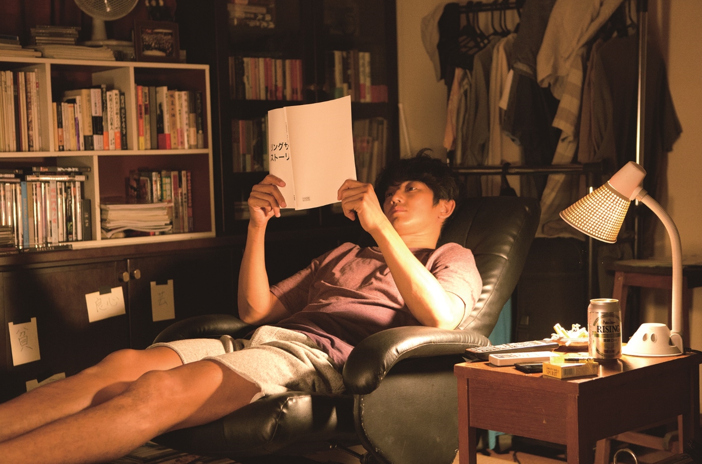 瑛太雖然扮演吃軟飯渣男，但戲外為了全心投入在拍片期間滴酒不沾。（天馬行空提供）