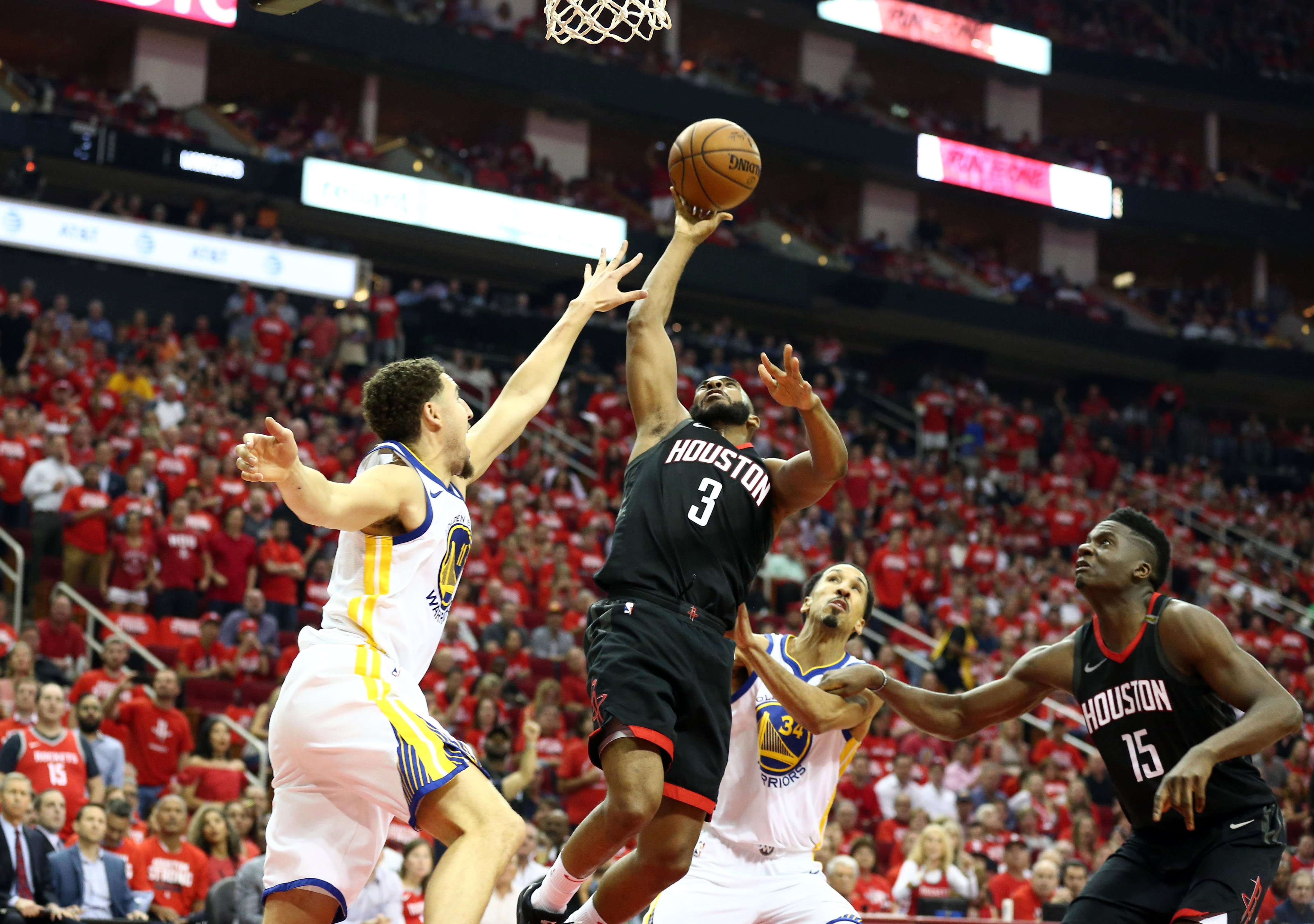 「CP3」保羅拿下20分7助攻6籃板，幫助火箭以98比94擊敗勇士，率先搶下系列戰聽牌優勢。（東方IC）