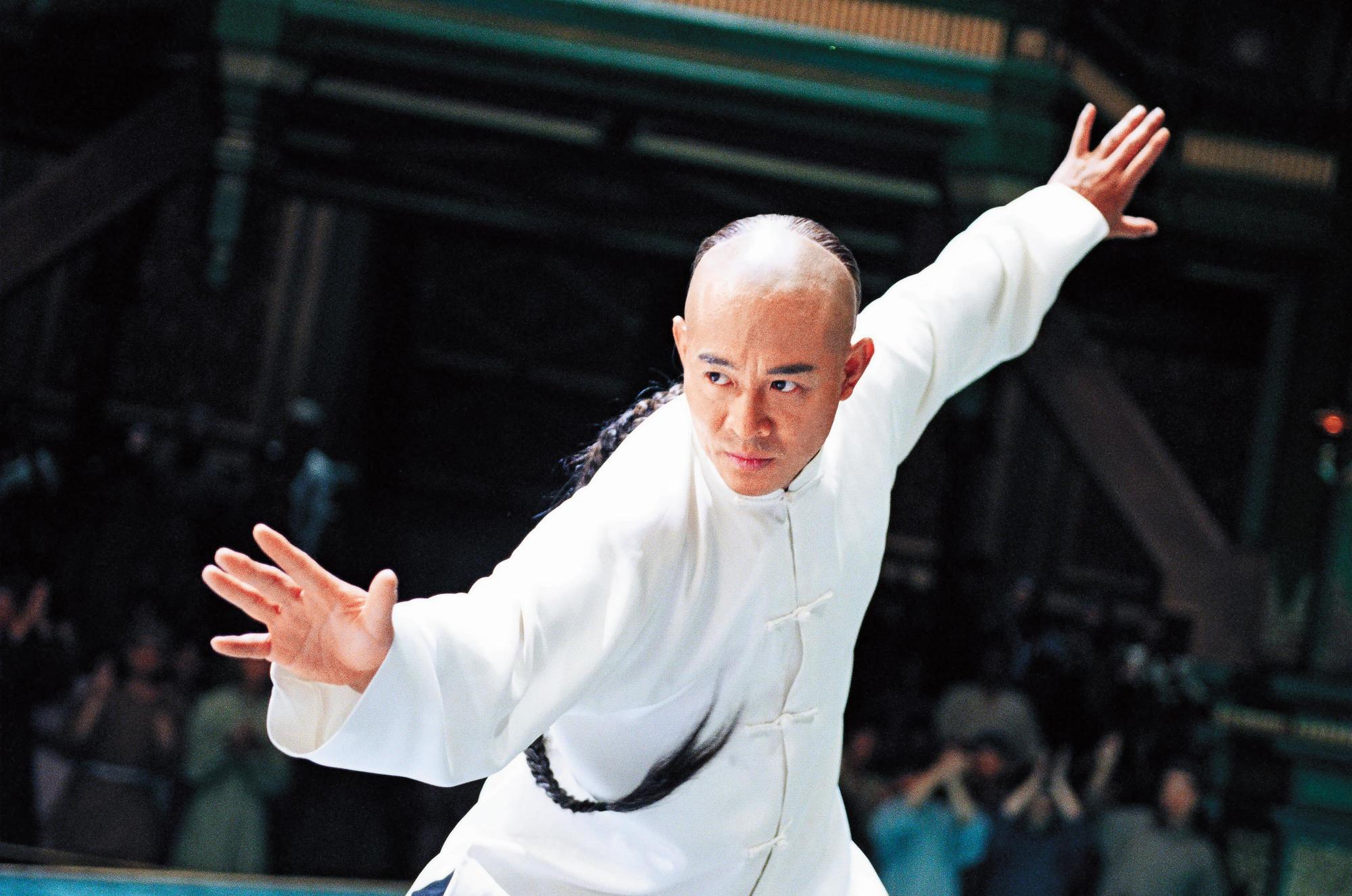 李連杰古裝的神采令人難忘，憑武術冠軍出身的拳腳身段，大銀幕詮釋功夫高手不做第二人想。（東方IC）