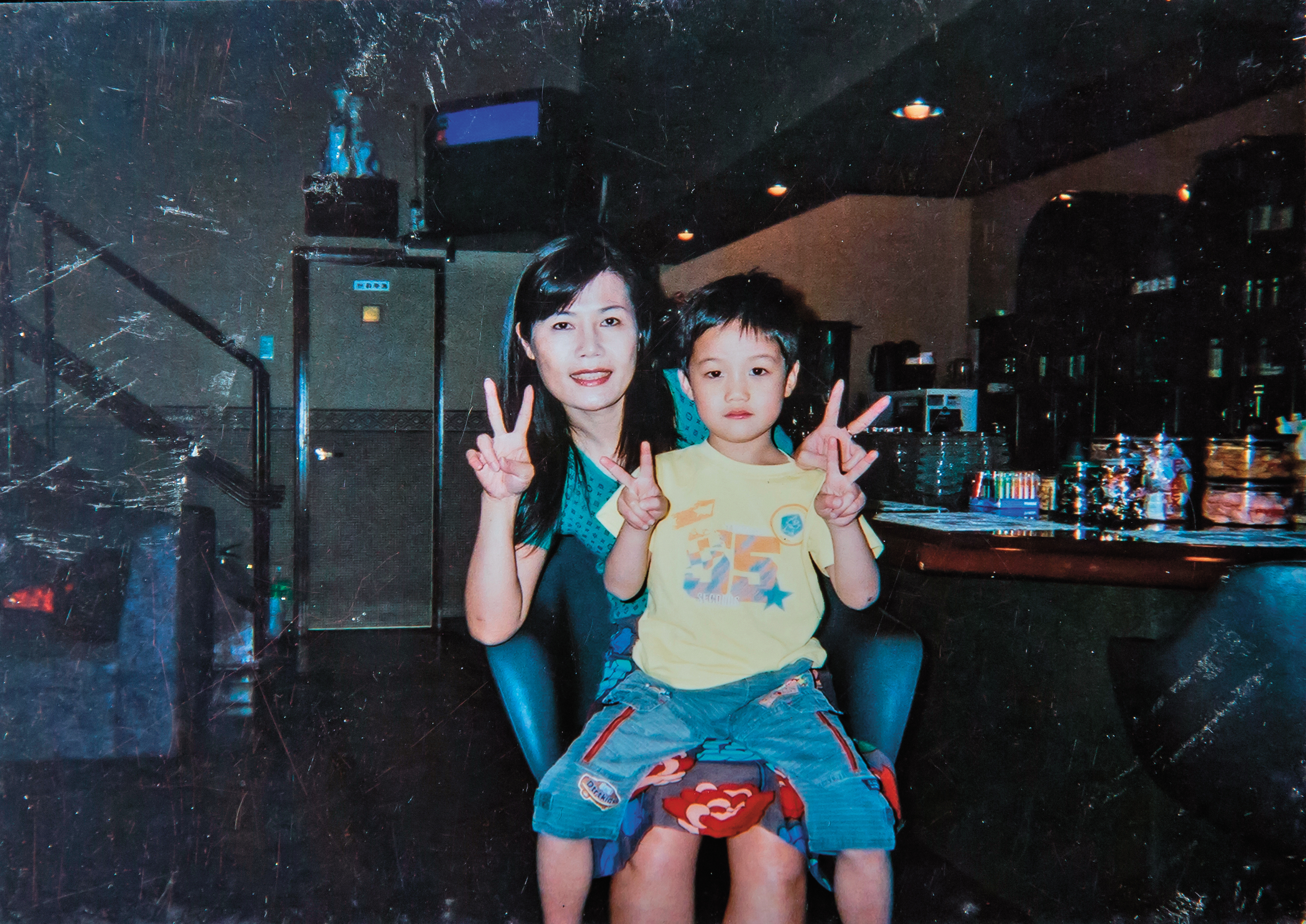 父母離婚3次，蘇友謙大多跟著媽媽生活，母子感情特別好。（蘇友謙提供）