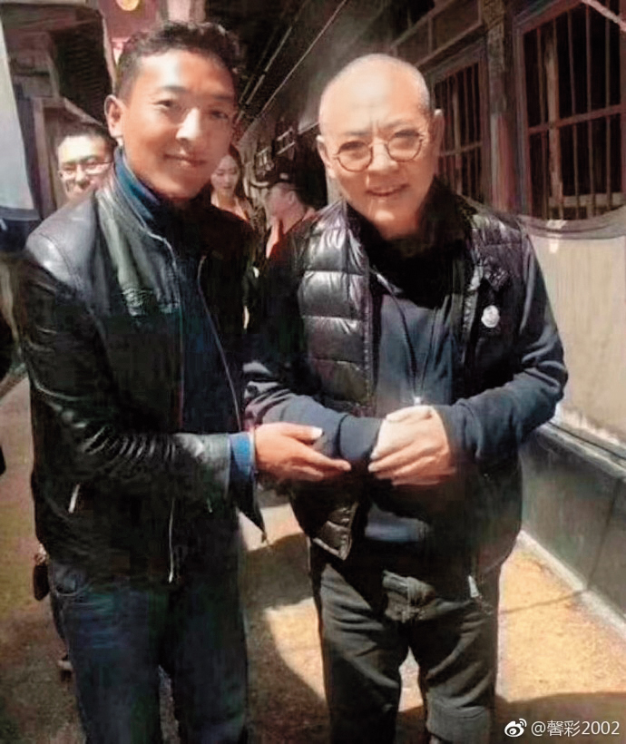 55歲李連杰去西藏禮佛時被拍到照片，被網友形容老態龍鍾，令粉絲擔心。（翻攝自微博）