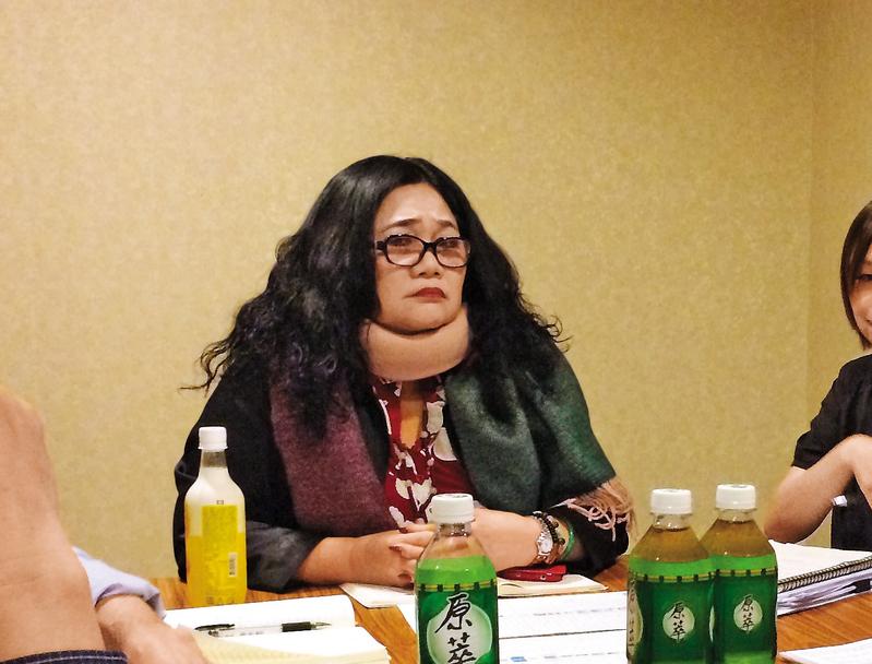 黃國昌今（25日）午在臉書指出，大創門神就是民進黨立委黃偉哲的前辦公室主任曾碧珠。（翻攝自黃國昌臉書）