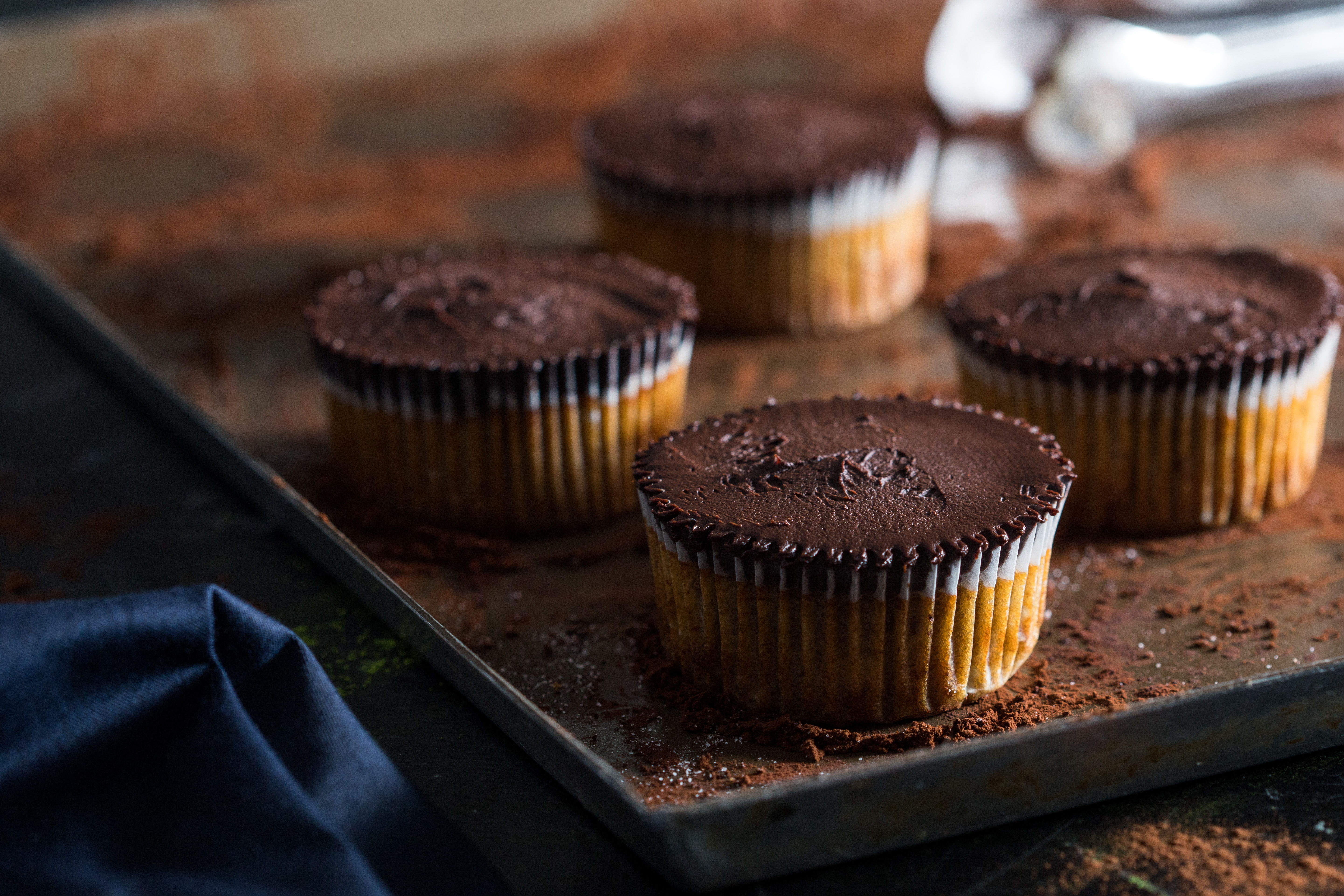 入夜，甜點出爐，這是台南開最晚的甜點鋪「HO-YO Cookies & Ho-Yo Space」。