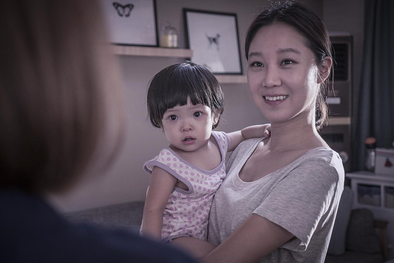 《消失的女人》中，孔曉振飾演的中國籍褓姆抱走小孩搞失蹤。（華聯提供）