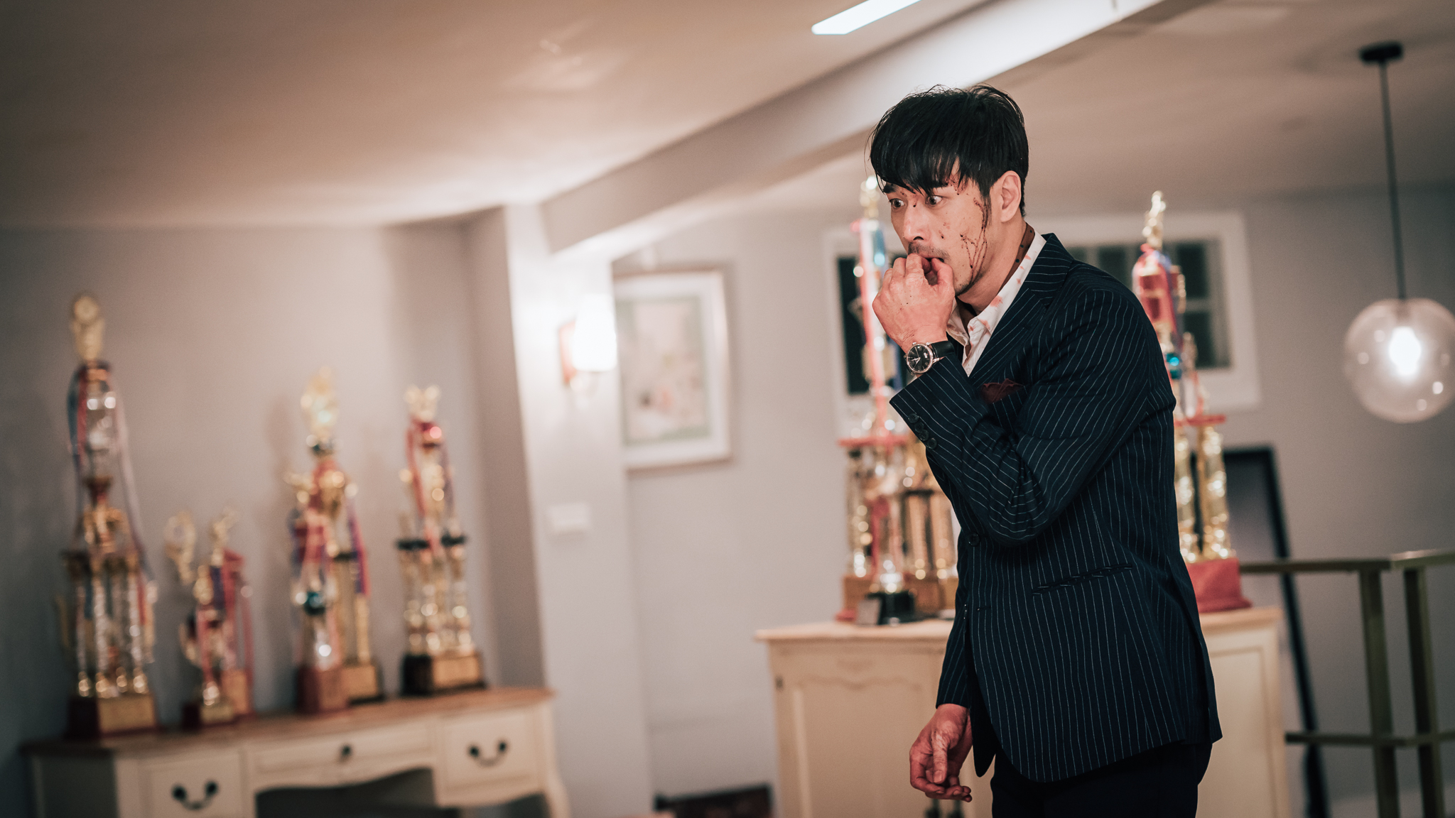 黃騰浩殺人後嚇到吃手手。（歐銻銻娛樂提供）