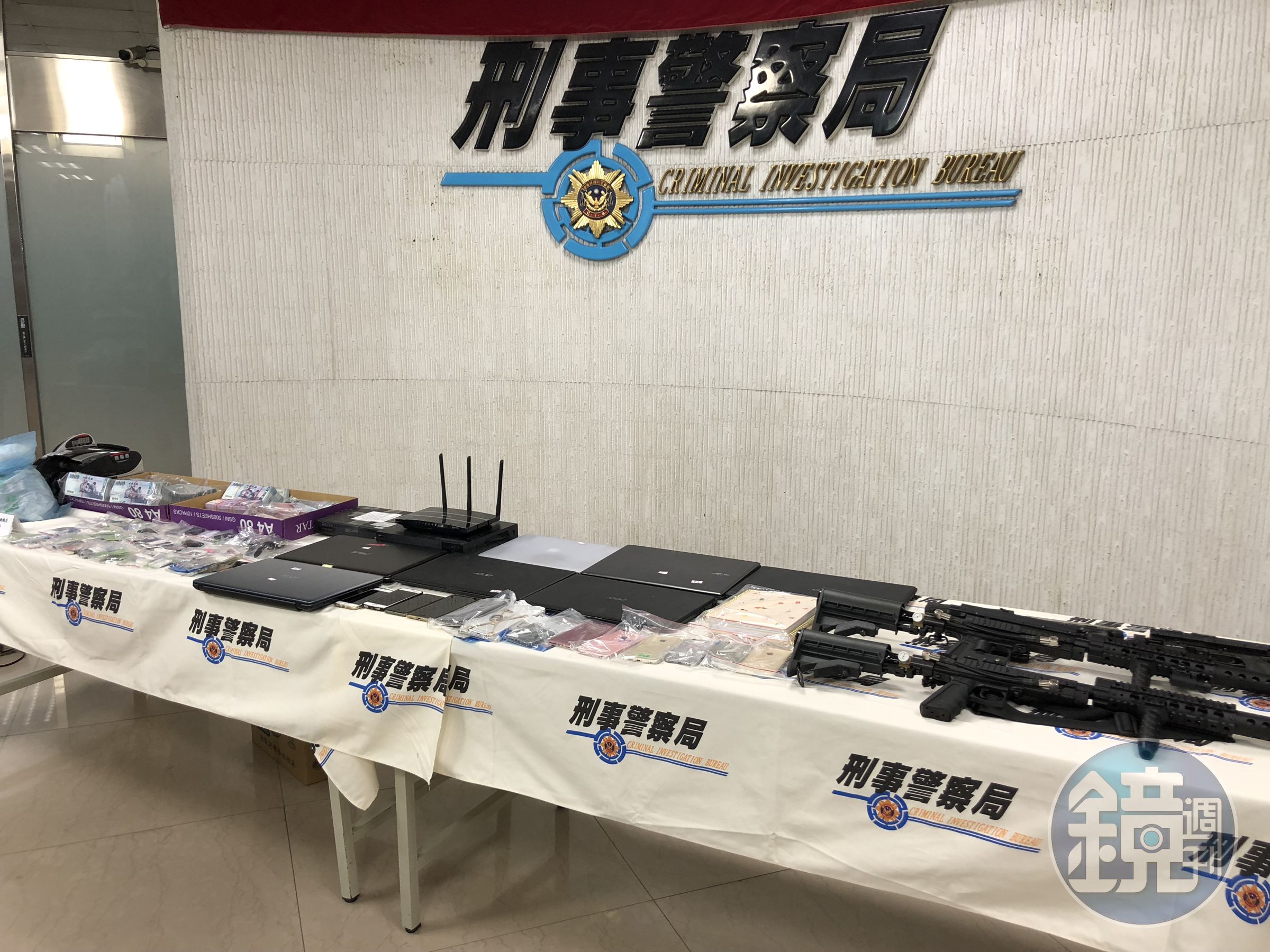 警方從民宅內起出大量證物。（刑事局提供）
