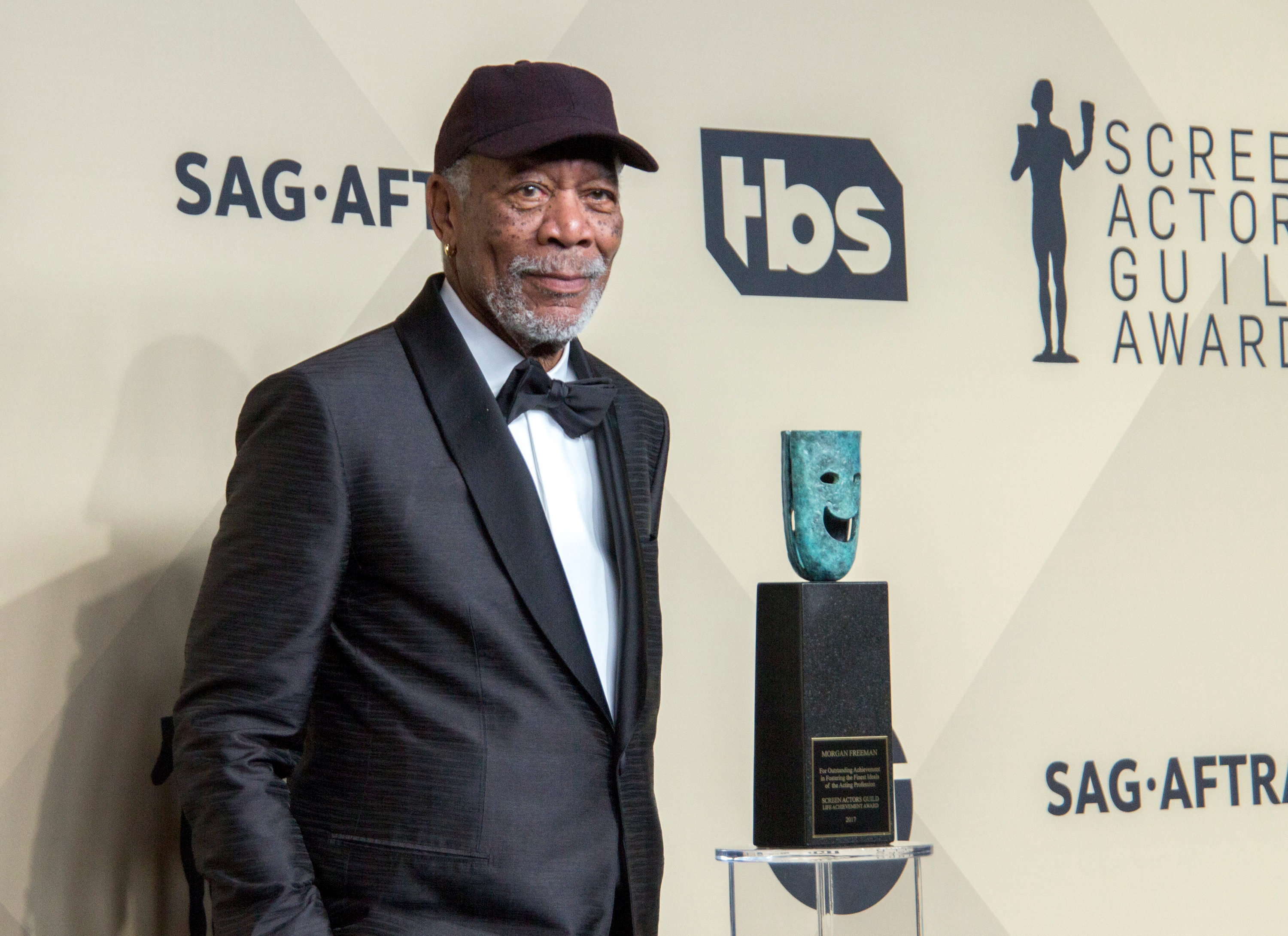 摩根費里曼看起來道貌岸然，也獲得不少獎項，不料竟幹出性騷多位女性的醜聞。（東方IC）