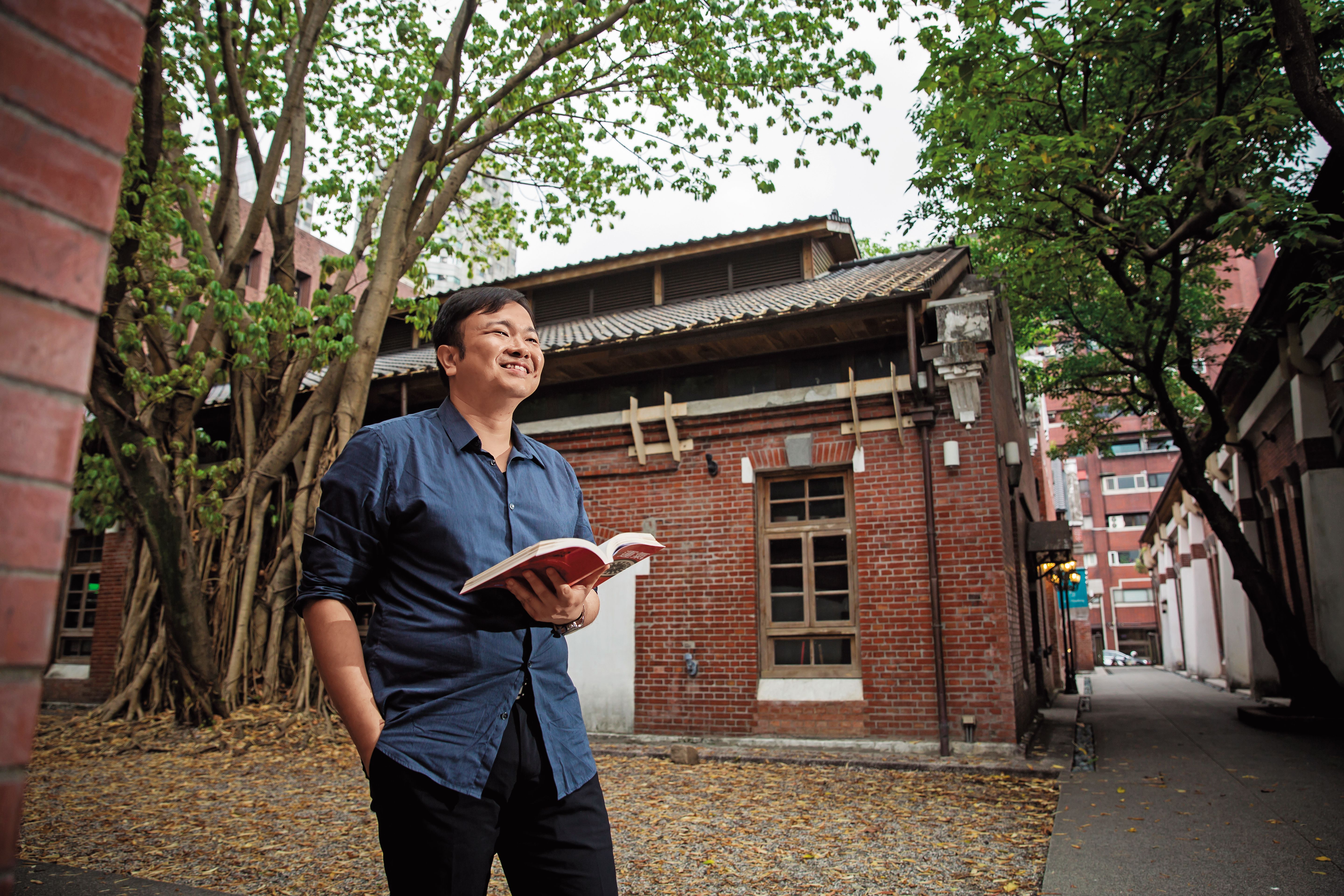 曾在中研院做博士後研究的劉少勳，因工作繁忙爆肝而毅然轉換跑道研究股票，從物理博士變成投資達人。