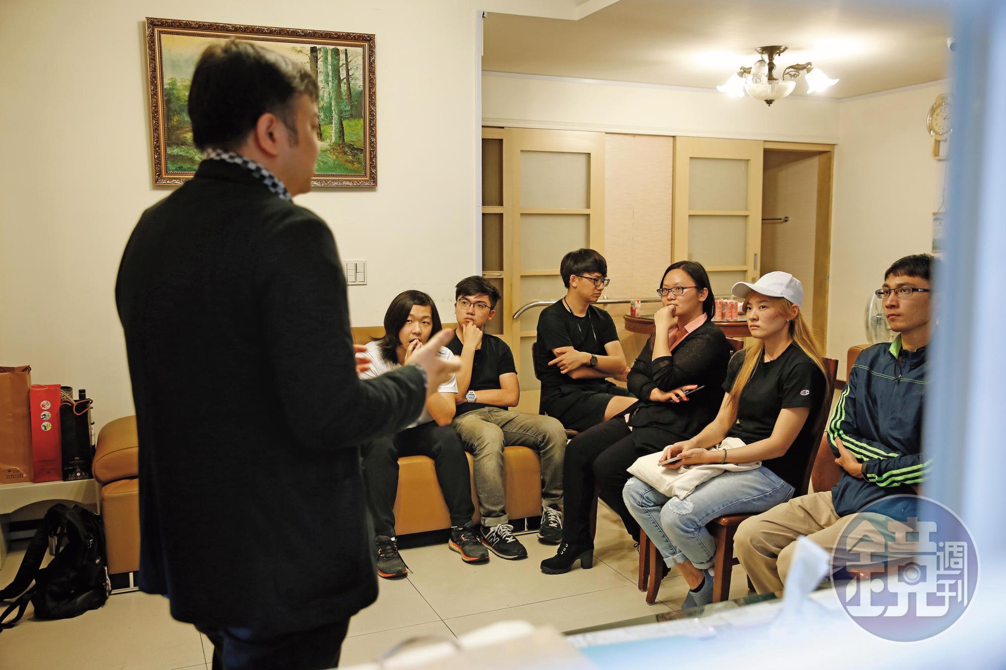 即使再忙,劉少勳仍不忘抽時間和年輕人分享投資心法,鼓勵他們把握時間提早學習理財。