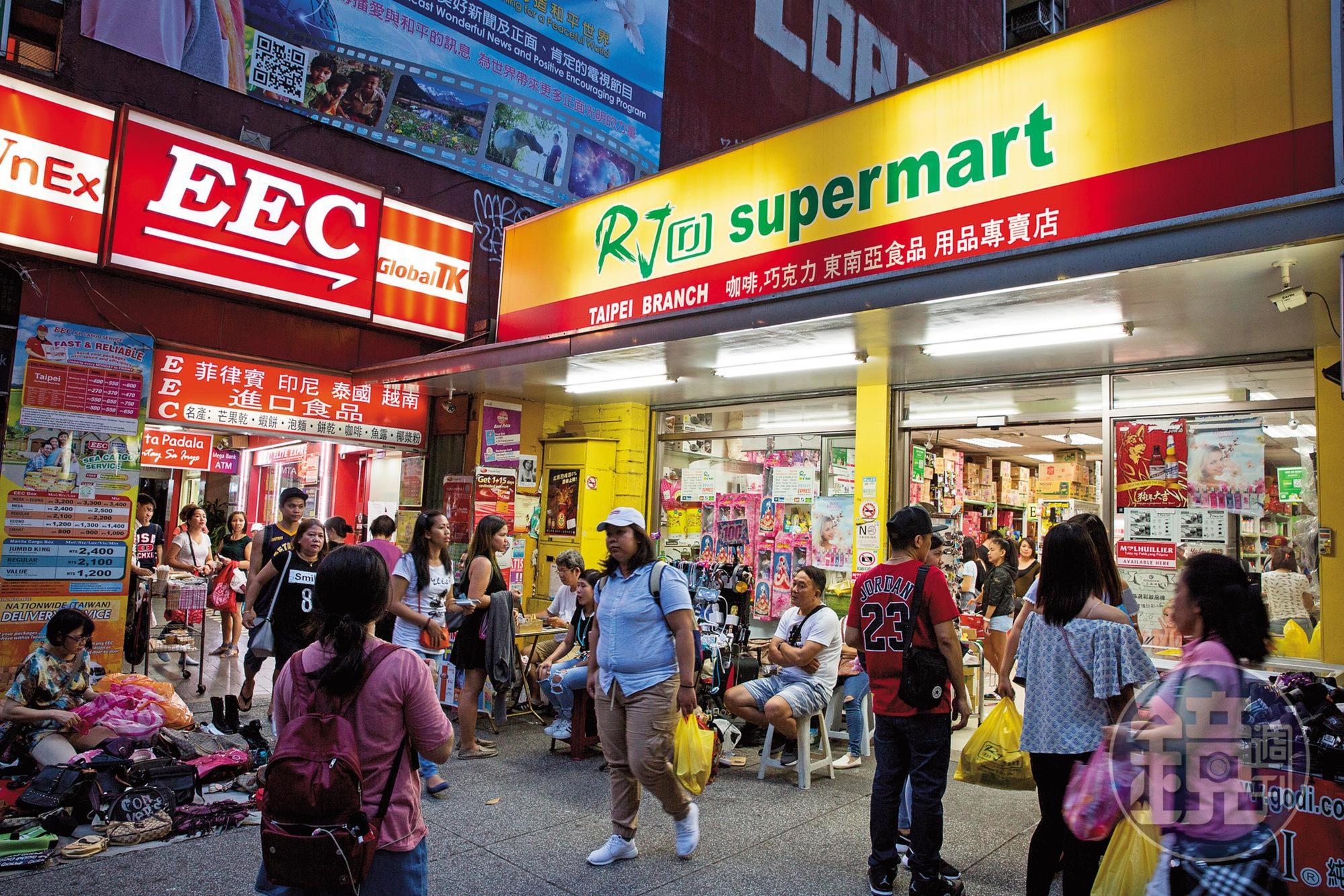 中山北路3段有許多商家販賣東南亞進口食品、日用品，人潮高峰期是週日上午11點之後到下午2點，傍晚以後移工陸續離開，回到工作的地方。