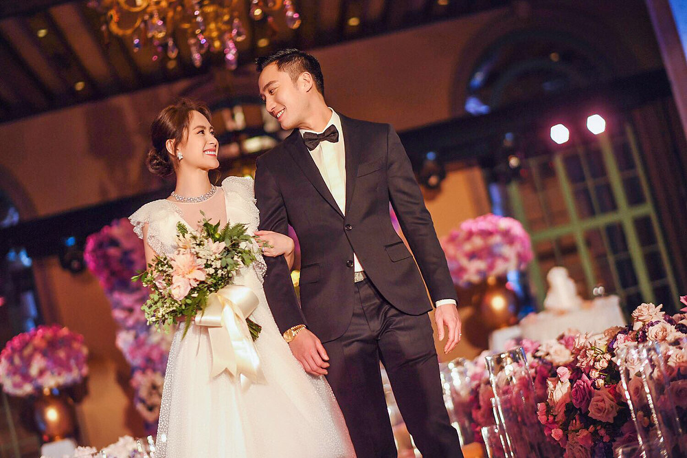 醫界帥哥王陽明在美國洛杉磯樂娶阿嬌，兩人交往半年就決定結婚。（翻攝自微博）