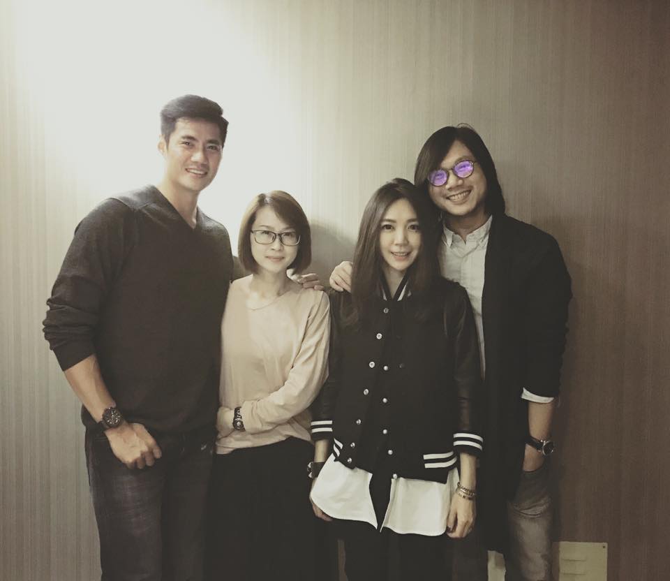 五月天瑪莎與愛妻Vicky傳已迎接兩人寶貝報到，升格作爸媽啦！（左為陳偉殷夫婦）（翻攝自五月天瑪莎臉書）