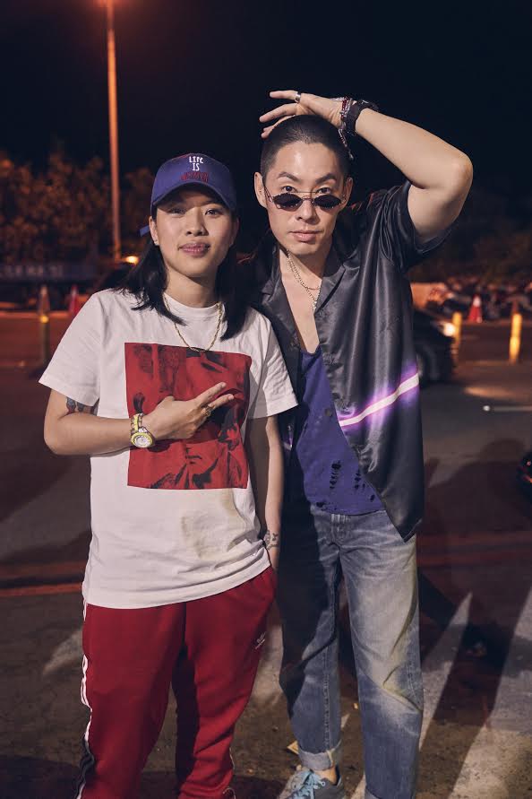 雖然同天演出，但吳建豪與葛仲珊前後出場並未同台，兩人居然在餐廳後台相見歡。（環球音樂提供）