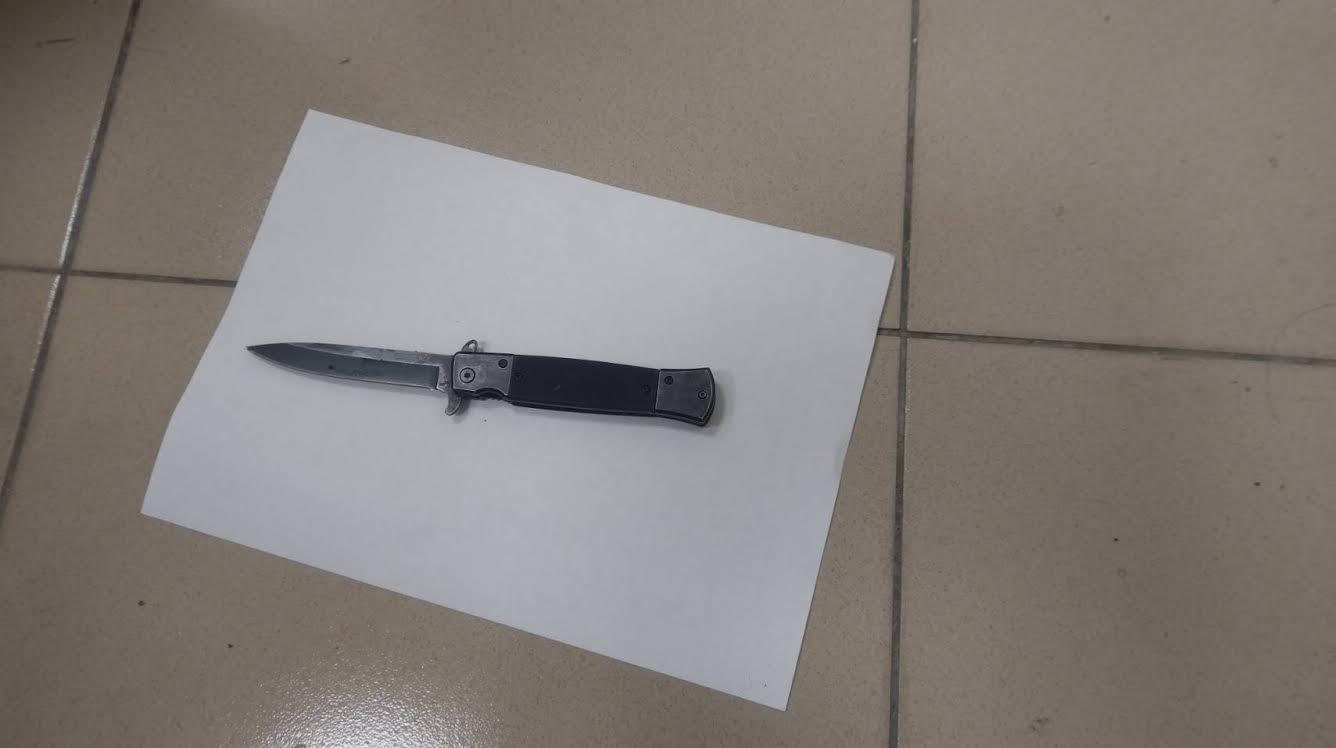 鄒男不滿前妻交了新男友,持網購摺疊刀刺死陳男。(警方提供)