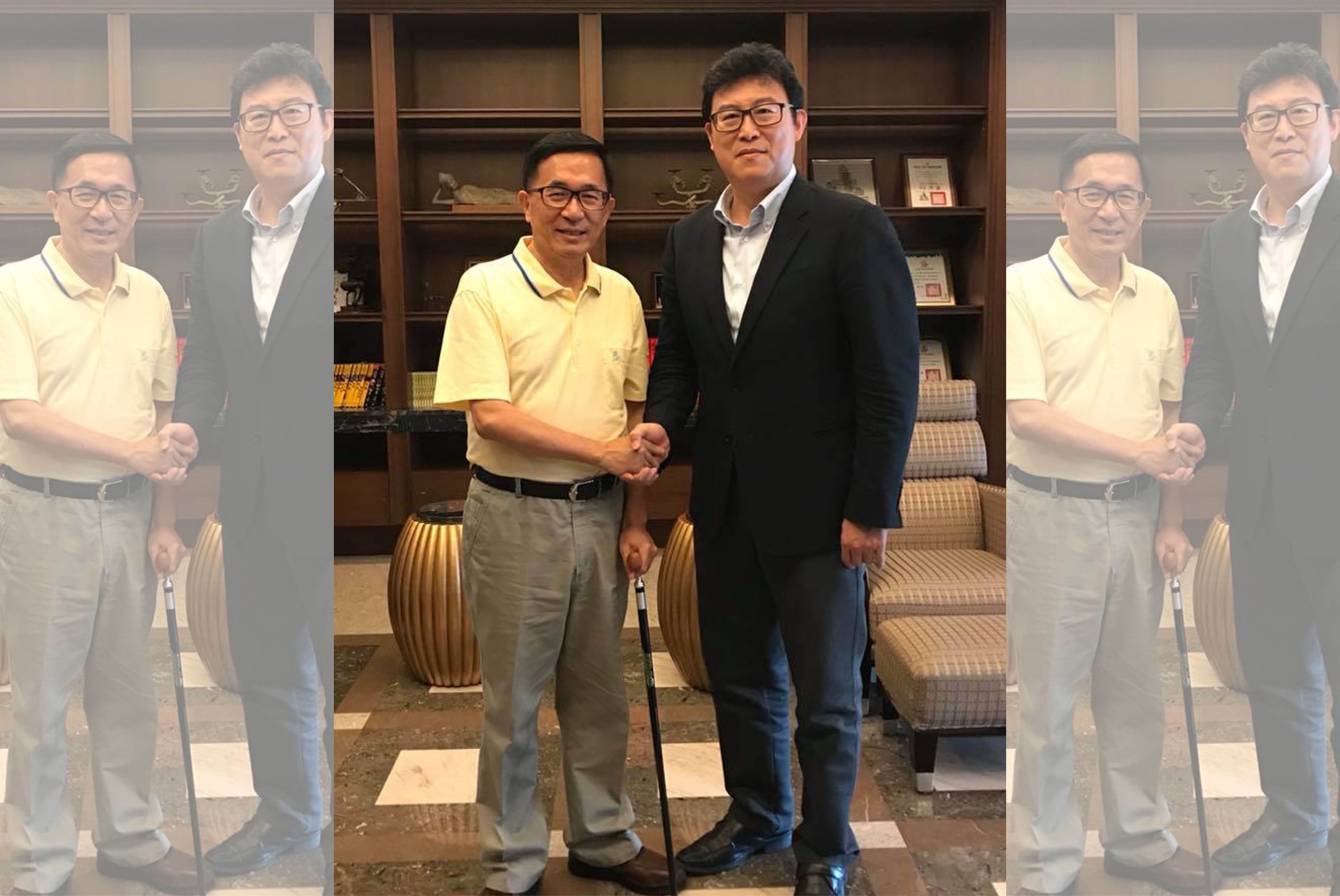 前總統陳水扁的臉書今貼出與民進黨立委姚文智合照，並指姚將出線代表民進黨參選台北市長。（翻攝YonGe Chen臉書）