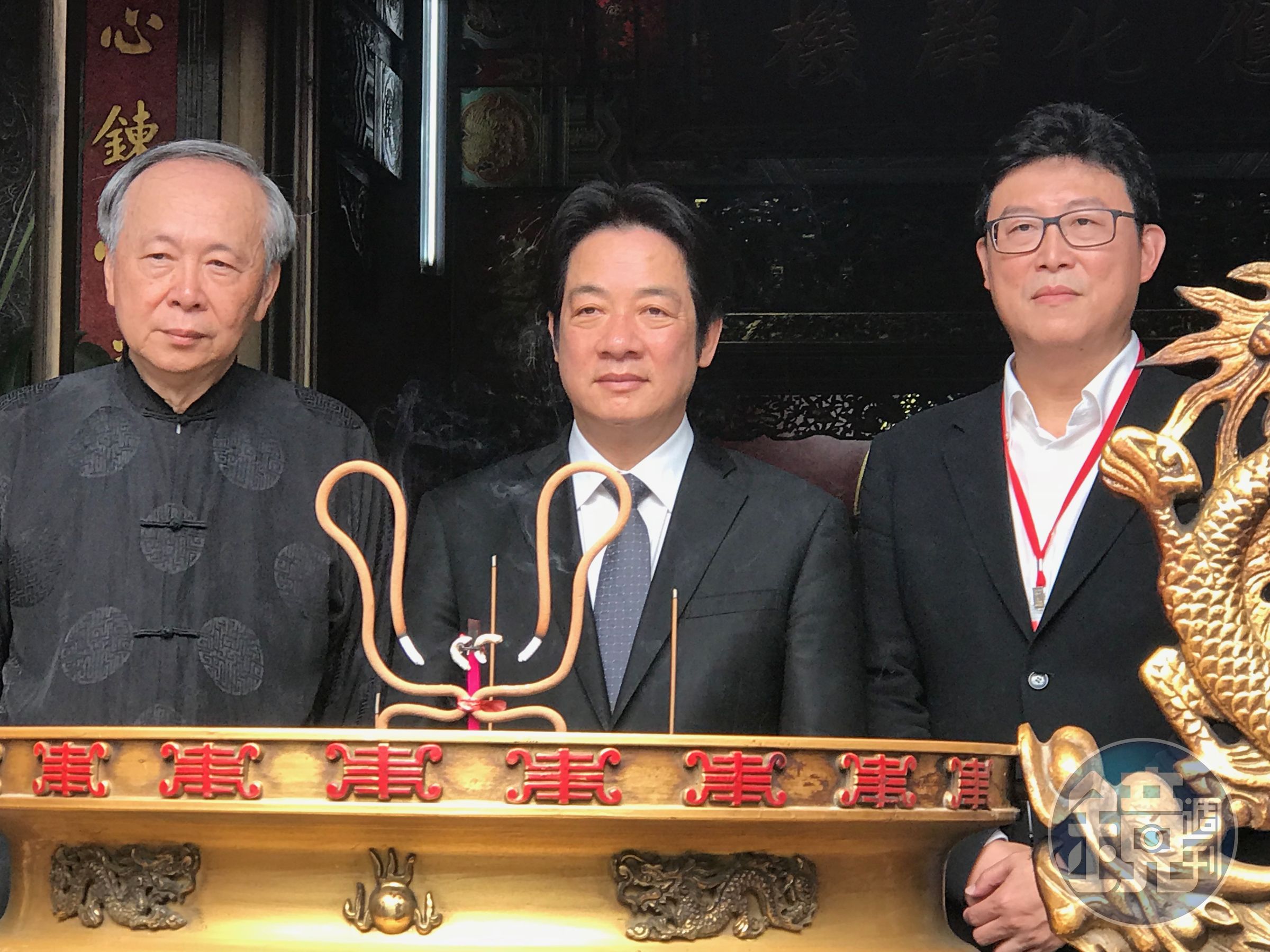 爭取民進黨台北市長提名的立委姚文智今早與行政院長賴清德一同到覺修宮參拜。（姚文智辦公室提供）