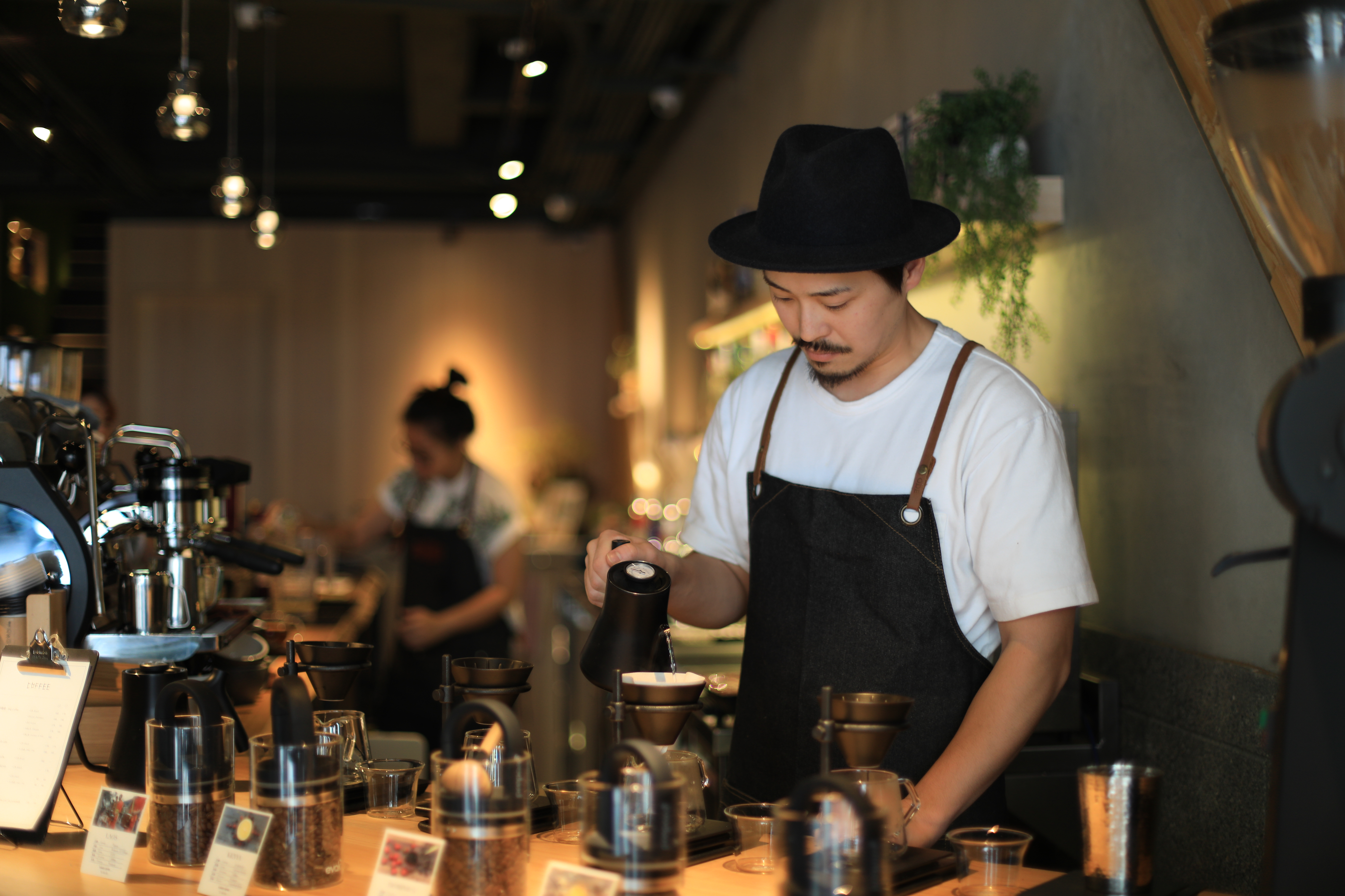 日本咖啡師小林貴典喜歡使用單品豆，以手沖展現豆子最原始的風土滋味。 