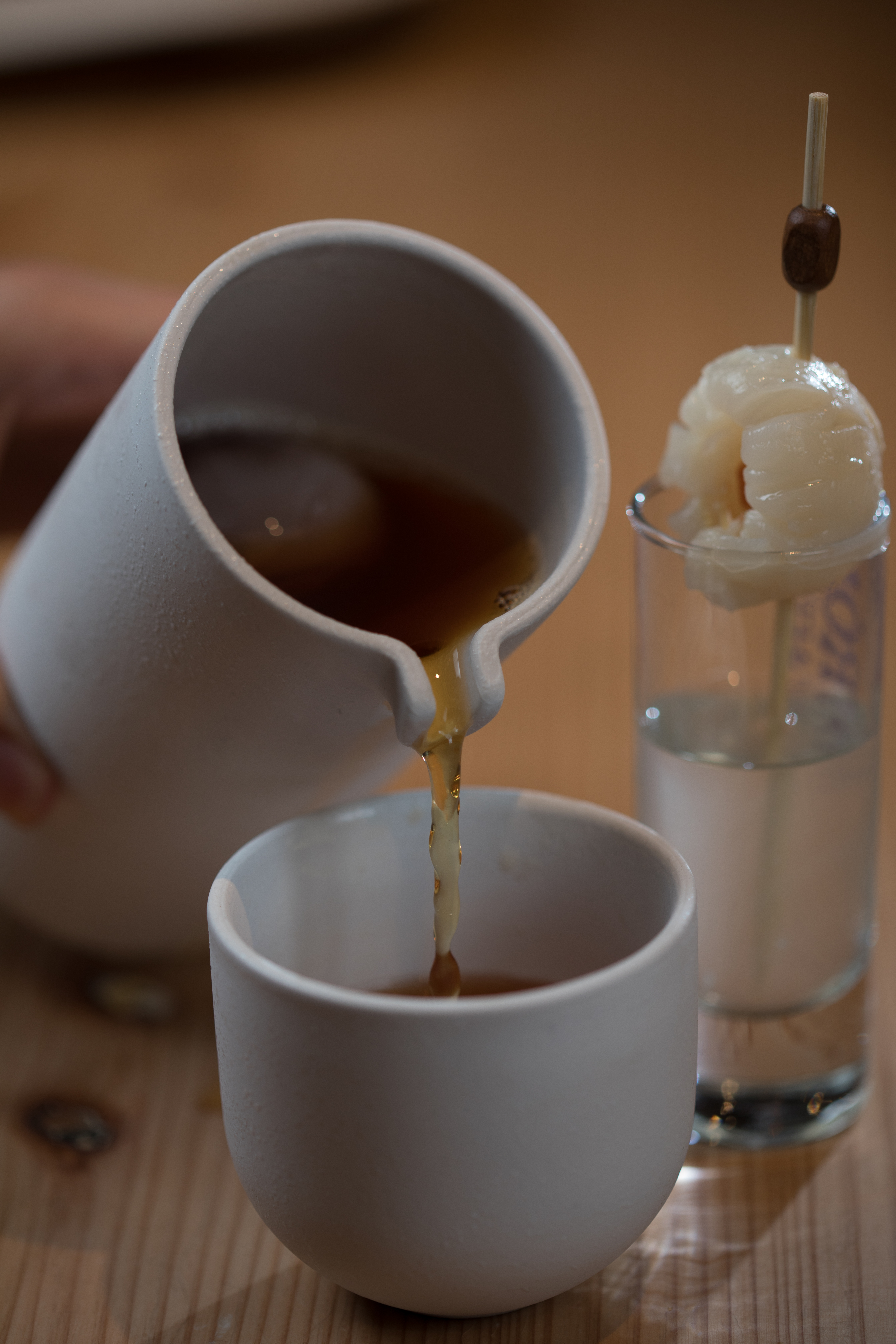 「貴妃的茶」以泡過紅茶葉的伏特加，加入荔枝甜酒和紅茶，果味十足，還有紅茶的蜜香。（280元／杯）
