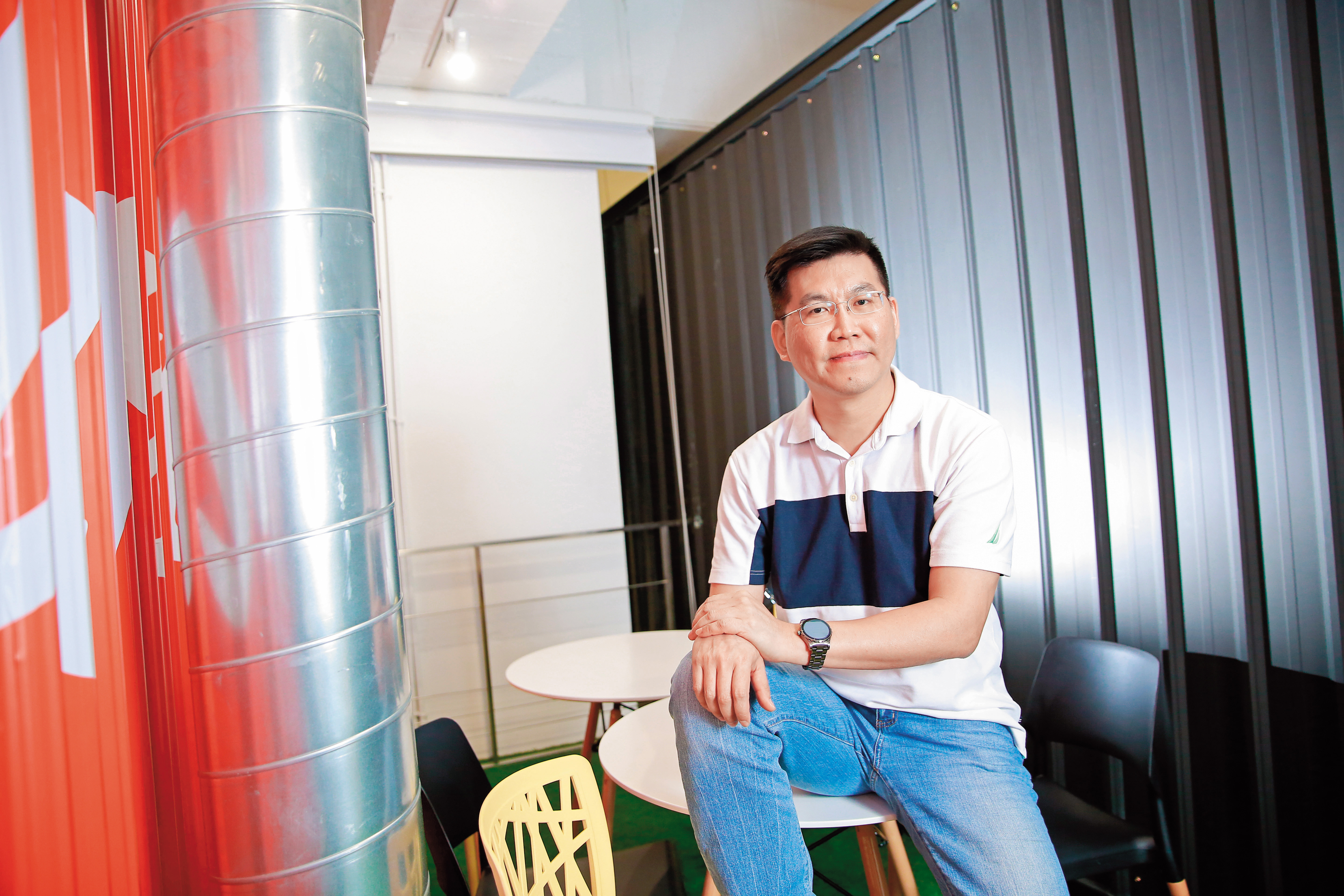 深耕台灣戲劇圈20年的廖健行，以改善台灣拍戲環境為目標，轉戰OTT自製戲劇。