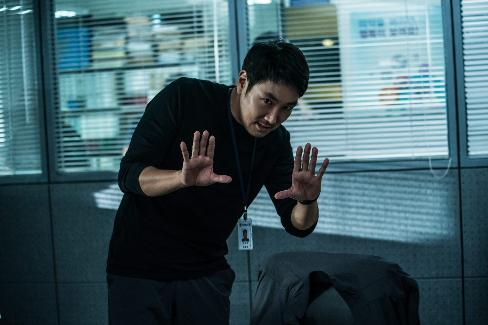 趙震雄為電影《信徒》瘋狂減肥，為演技連道具白粉都真吸。（車庫娛樂提供）