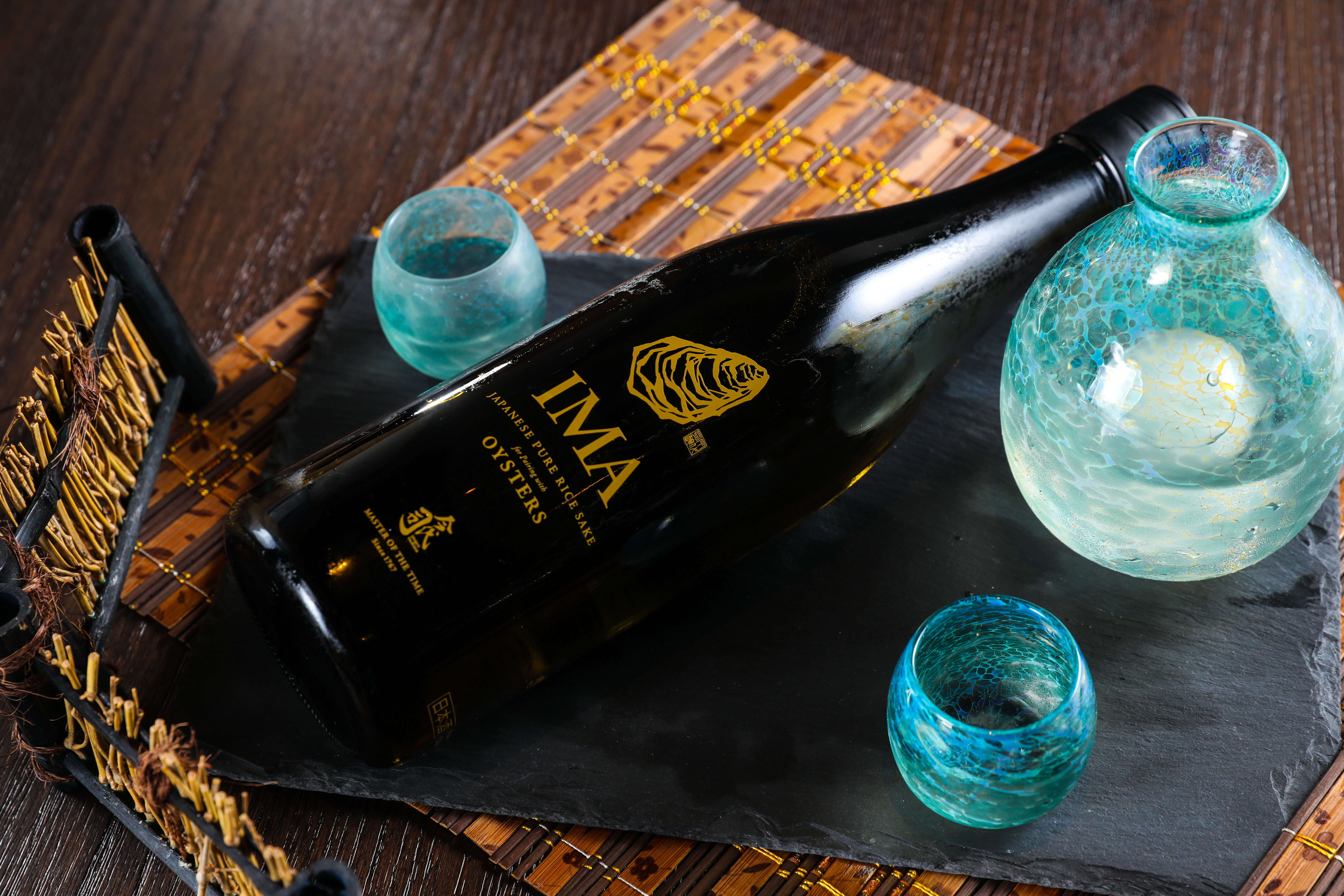 今代司酒造的「IMA」清冽酸爽如白酒，冰飲解渴，也極適合搭配生蠔。（1,300元／720ml，酒藝）