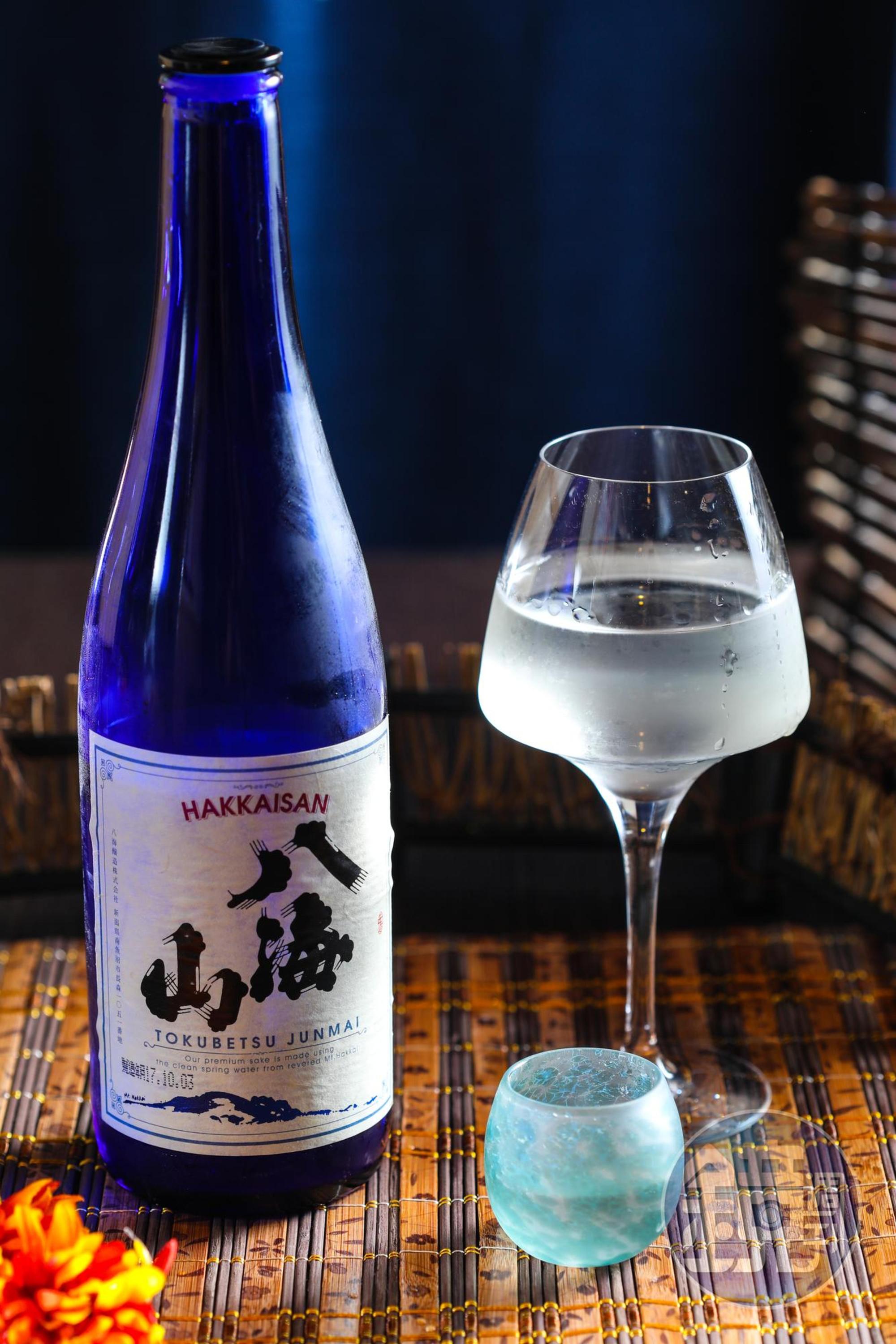 以雪室貯藏聞名的八海山酒造,旗下的「特別純米」酒體也維持淡軟乾淨,入喉順暢解膩的一貫風格。(1,260元/720ml,開元食品/c!ty’super)