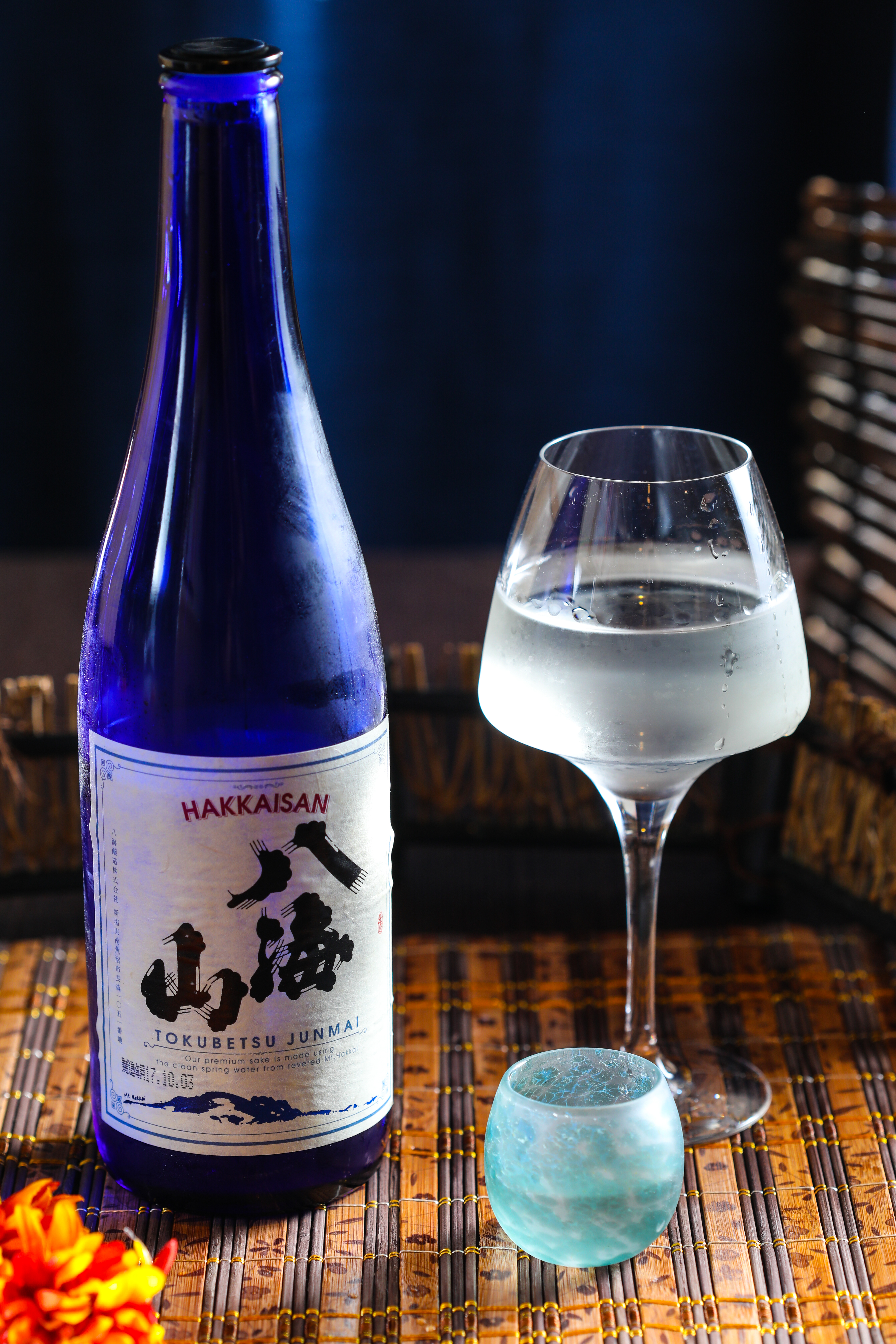 以雪室貯藏聞名的八海山酒造，旗下的「特別純米」酒體也維持淡軟乾淨，入喉順暢解膩的一貫風格。（1,260元／720ml，開元食品／c!ty’super）
