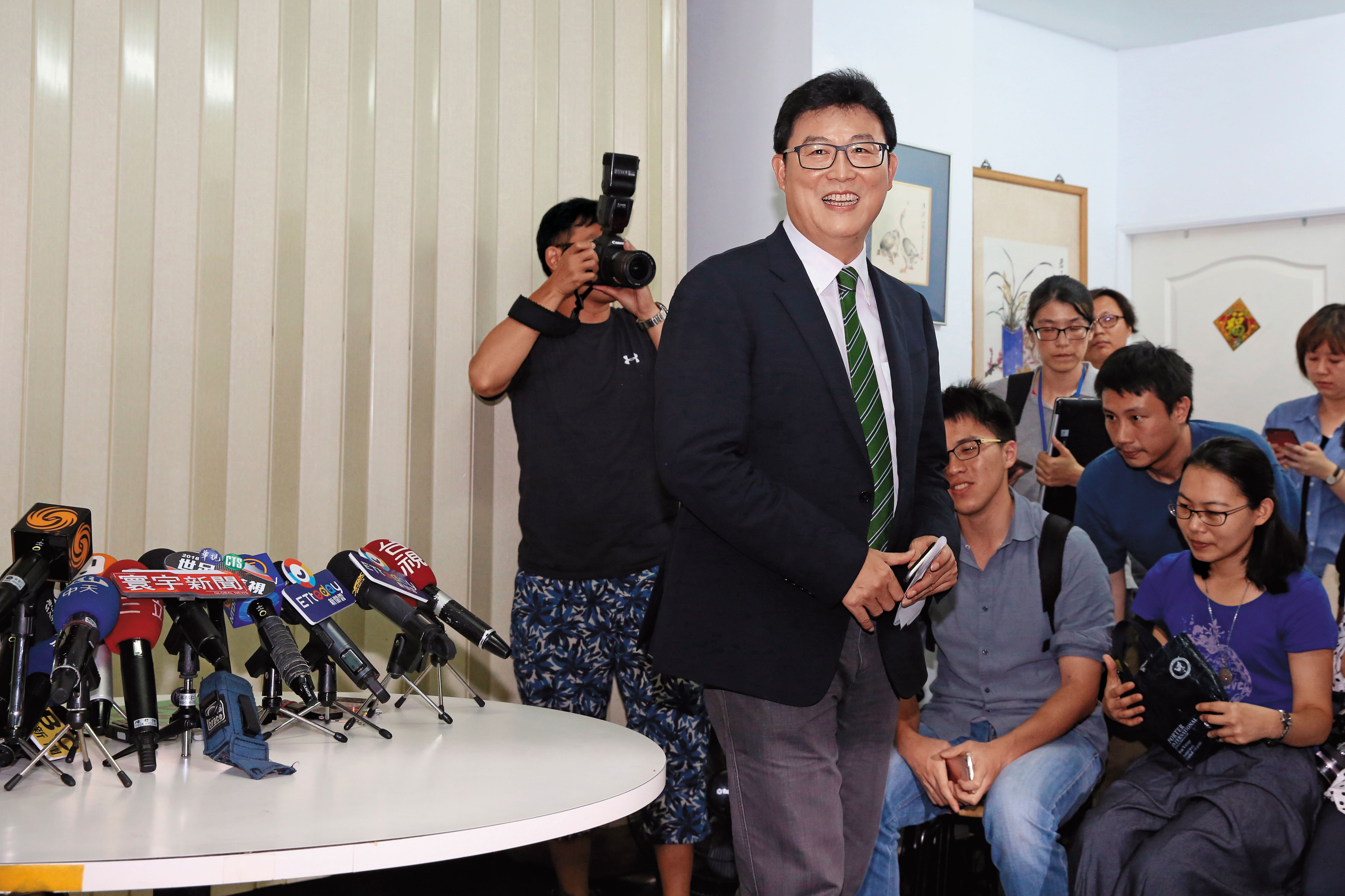 民進黨選對會28日建議徵召立委姚文智參選台北市長。柯綠分家是否波及台中，值得關注。