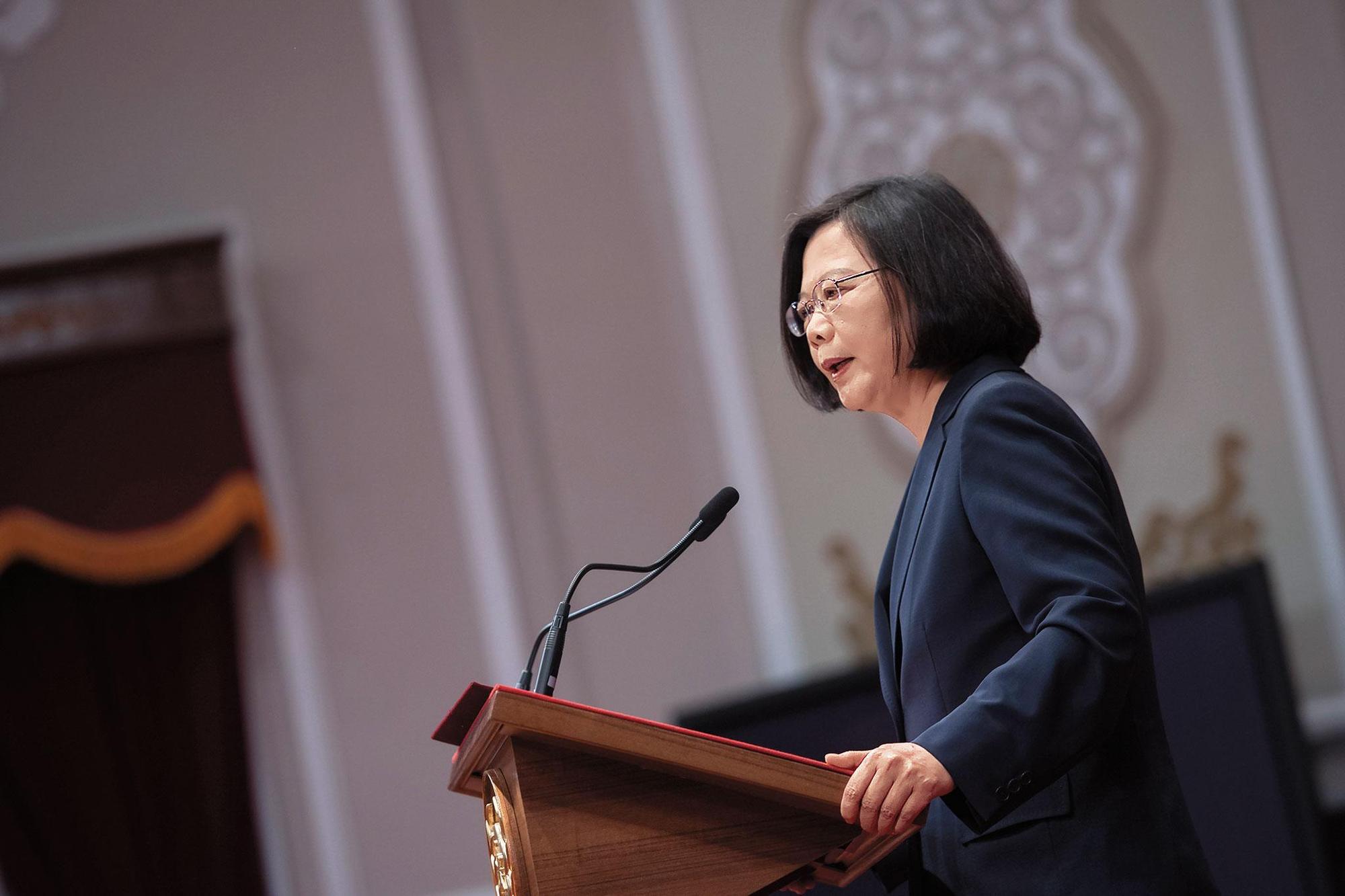 針對中共一系列軟硬統戰手法,蔡政府採取強硬措施回應。(總統府提供)