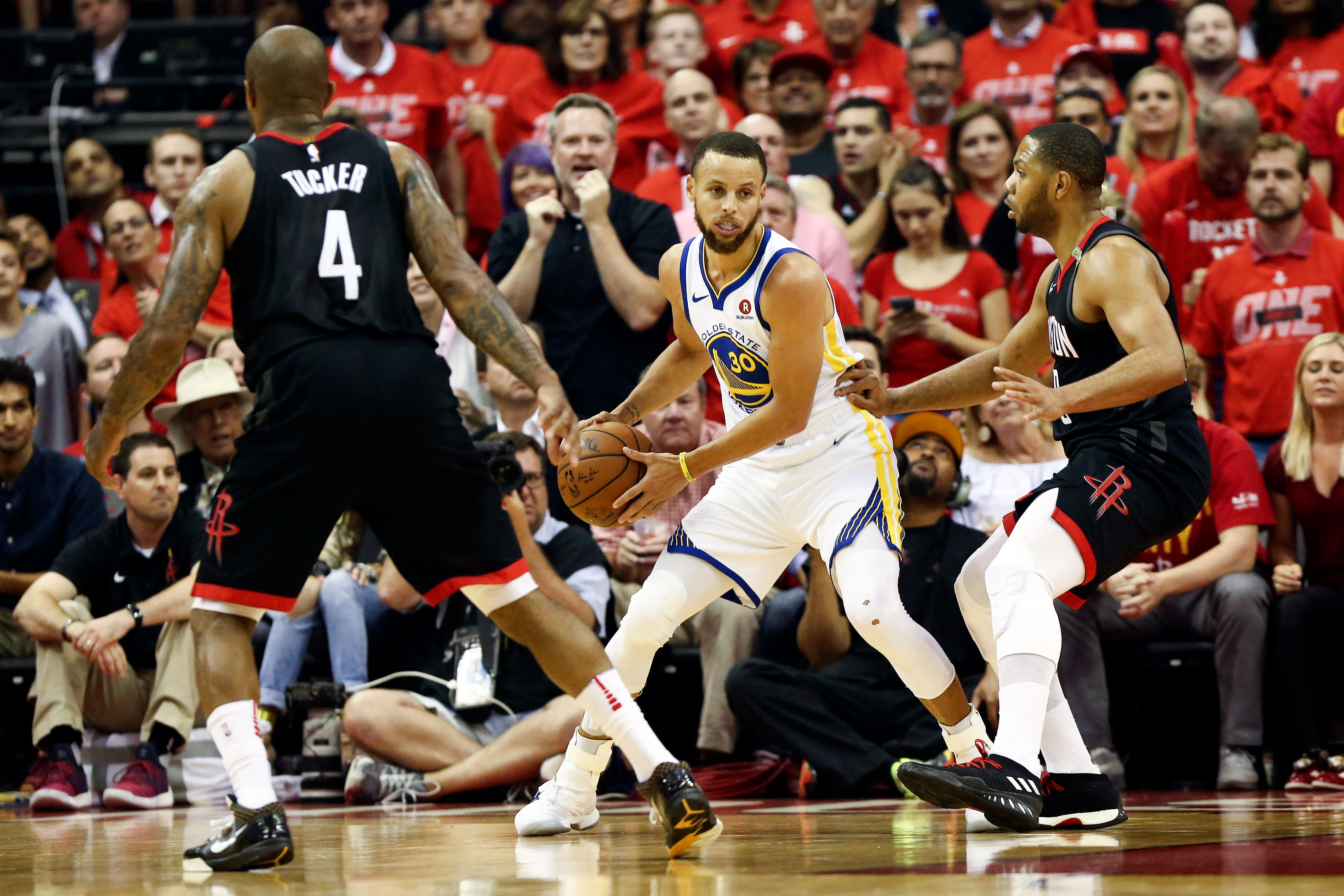 咖哩飆進7顆三分砲，全場更拿下27分，幫助勇士奪下西區冠軍，將與騎士角逐NBA總冠軍。（東方IC）