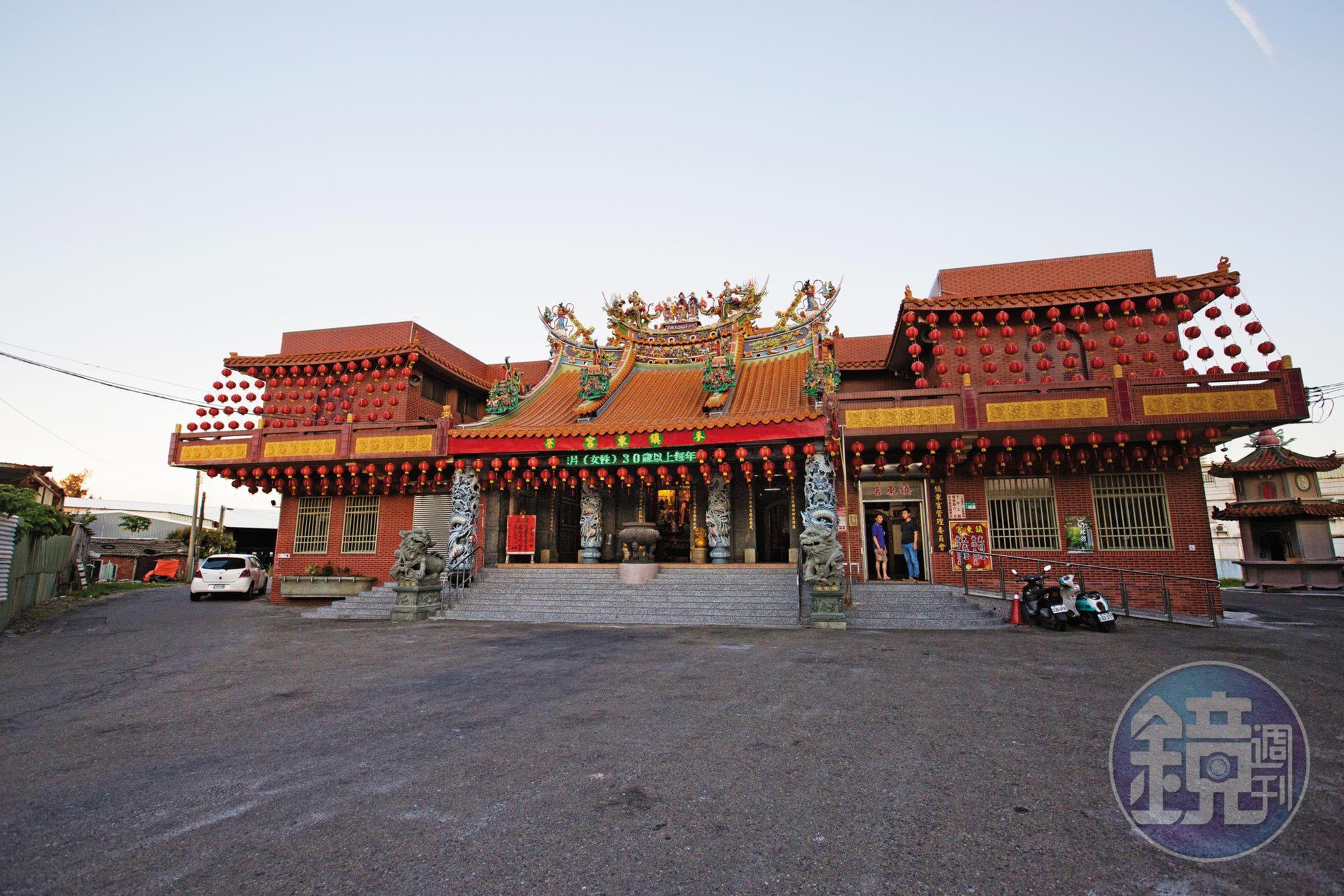 朱秀華一生清修,胼手胝足興建鎮東宮,奉祀玄天上帝。