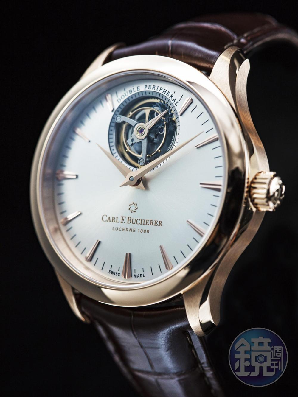 《Manero Tourbillon Double Peripheral》裝載全新開發的CFB T3000自製機芯，有招牌的外環型自動盤配置外，這還是一款可停秒的飛行陀飛輪，不同於市場上其他的停秒陀飛輪採瞬間夾停的作法，這款以類似煞車夾的方式，停秒過程為漸進式停止；而飛行陀飛輪採用新的外緣式固定，視覺效果更佳。功能：時間顯示；飛行陀飛輪／機芯：自動上鏈機芯／建議售價：約NT$1,980,000