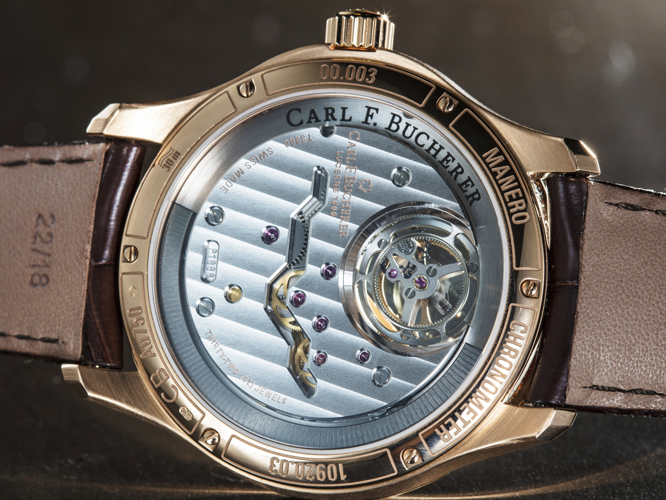 全新開發的CFB T3000自製機芯，有招牌的外環型自動盤配置外，這還是一款可停秒的飛行陀飛輪。