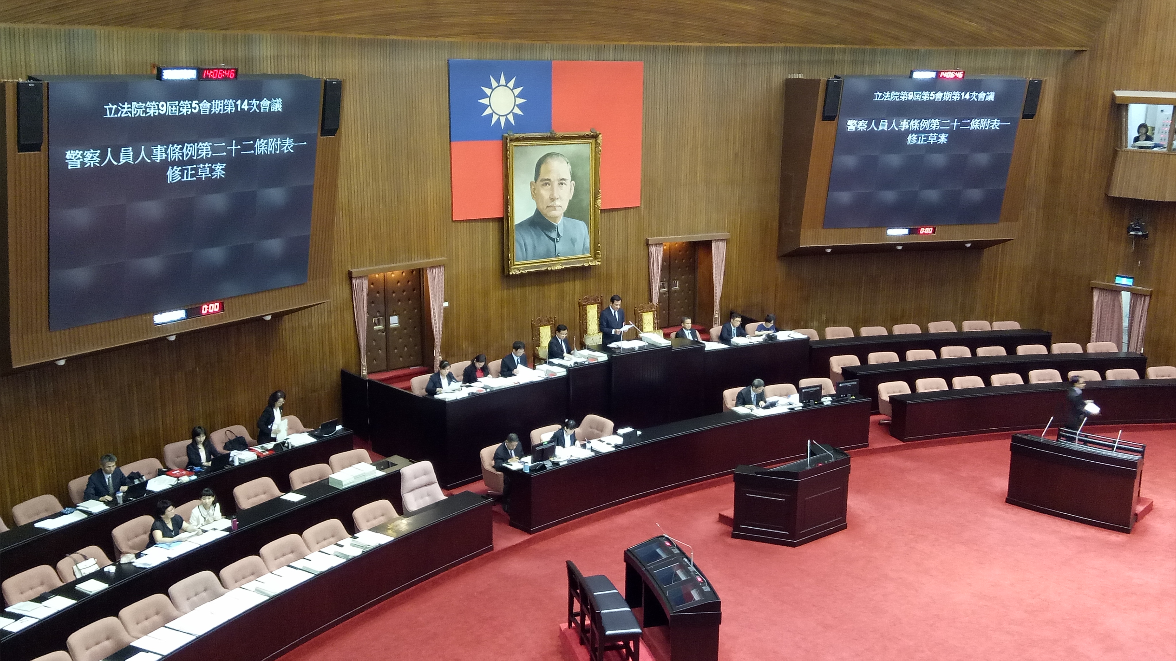 立法院會今通過《警察人員人事條例》修正案，讓2線2星以下的警官、警員加薪。