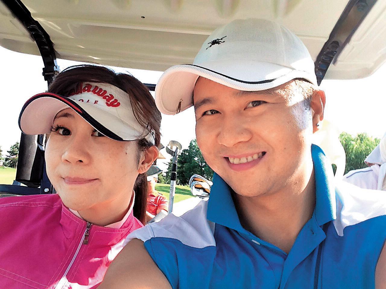 張劭緯曾在日本求學，對當地熟悉，會帶安晨妤去打高爾夫球，2人當初也是在日本邂逅定情。（翻攝自張紹緯臉書）