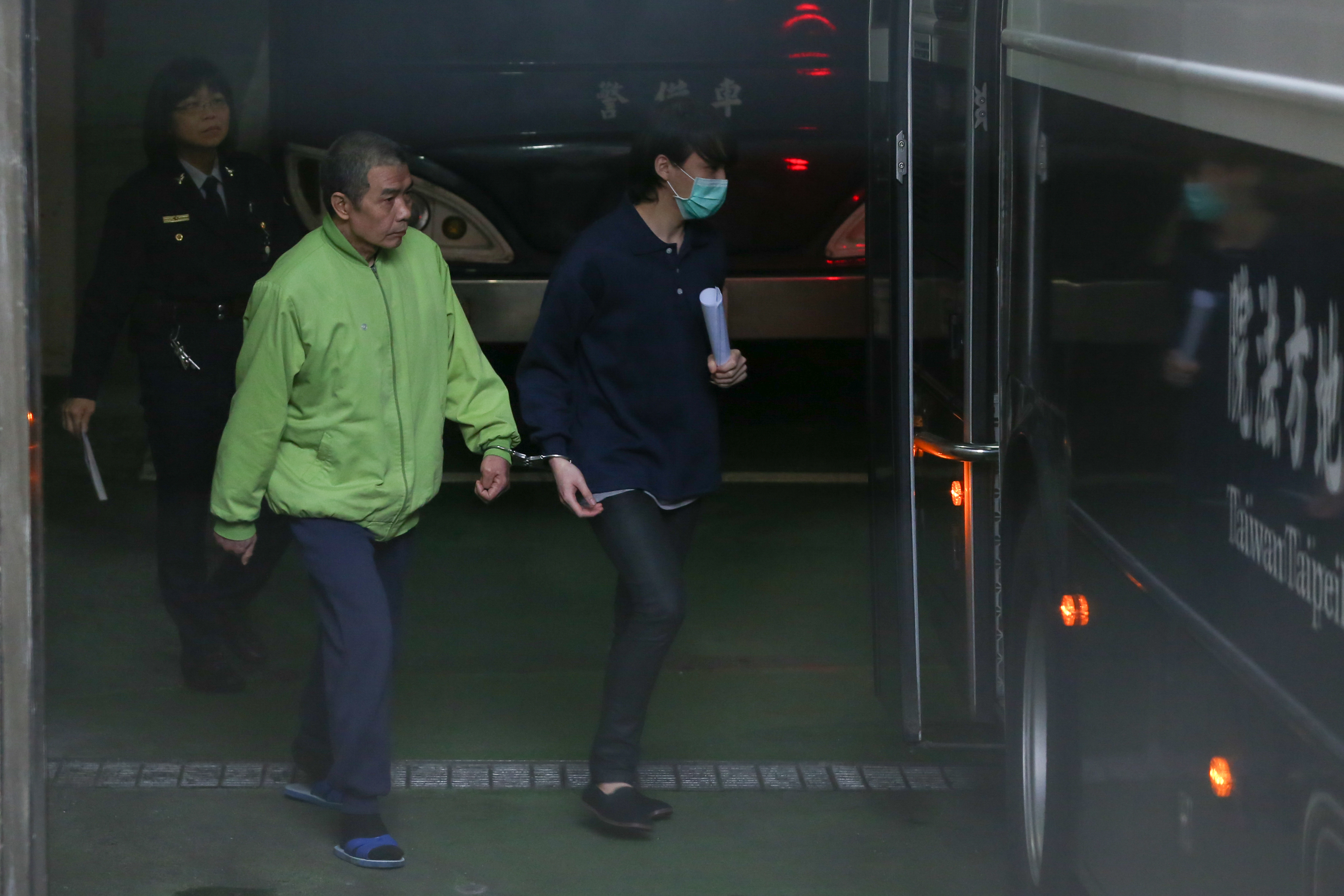 少年黃琪多年前假扮命理師、替前總統陳水扁算塔羅牌。後又偷竊朋友個資及信用卡，謊稱是影星林青霞的助理，企圖申請Apple Pay支付，被警方逮捕。