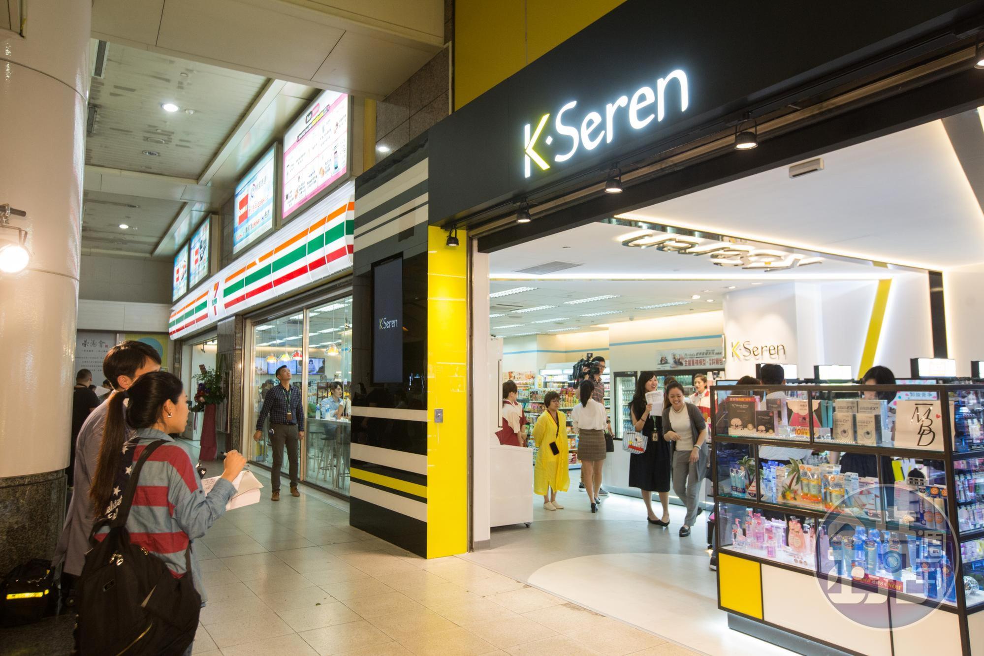 「K･Seren」首店位於三鐵共構的板橋車站內，與7-ELEVEN以複合店的新店型呈現。