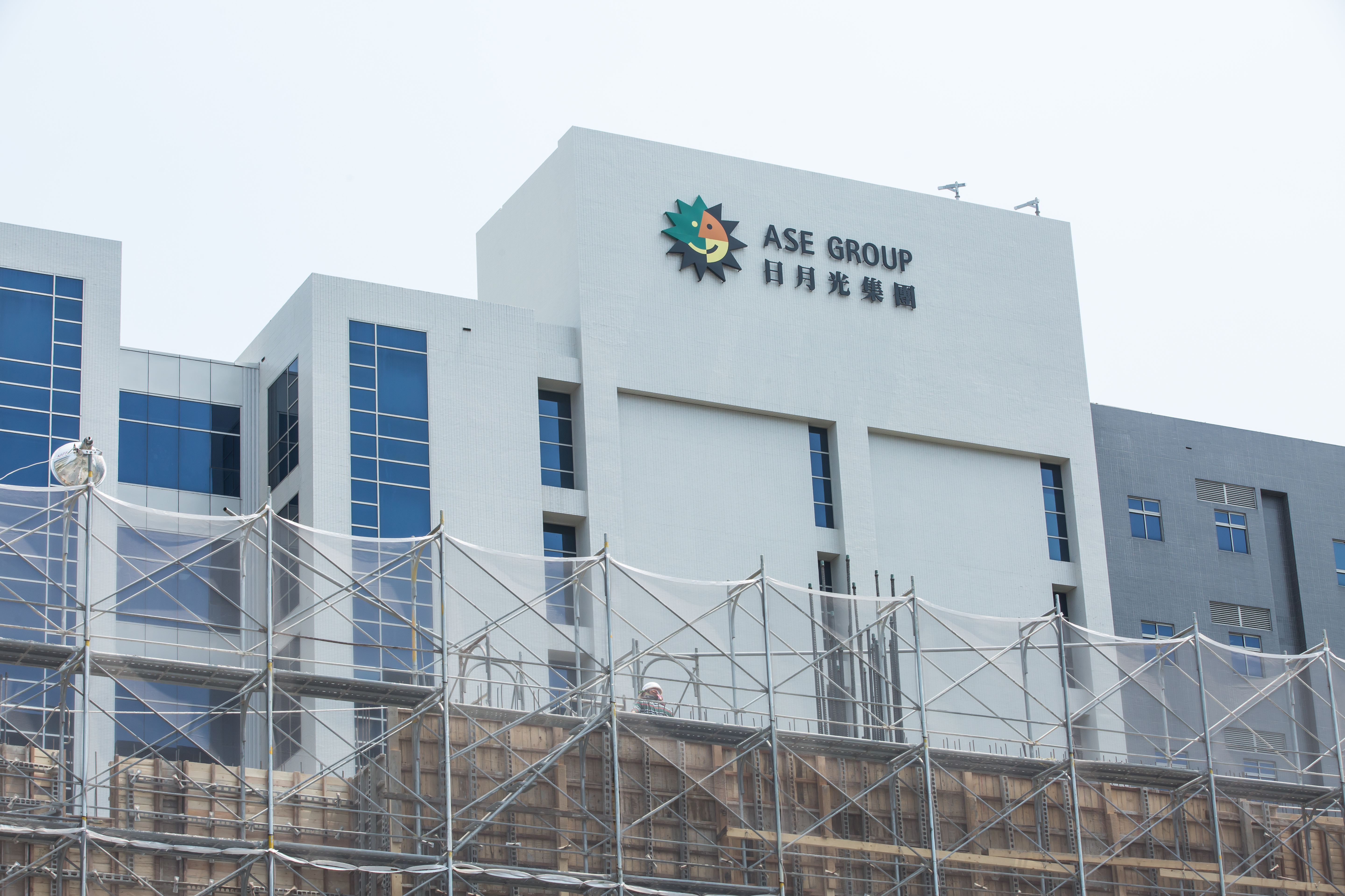 2013年半導體日月光電子公司K7廠偷排廢水案,高雄高分院二審在2年前將全案被告全判無罪,引起輿論譁然。