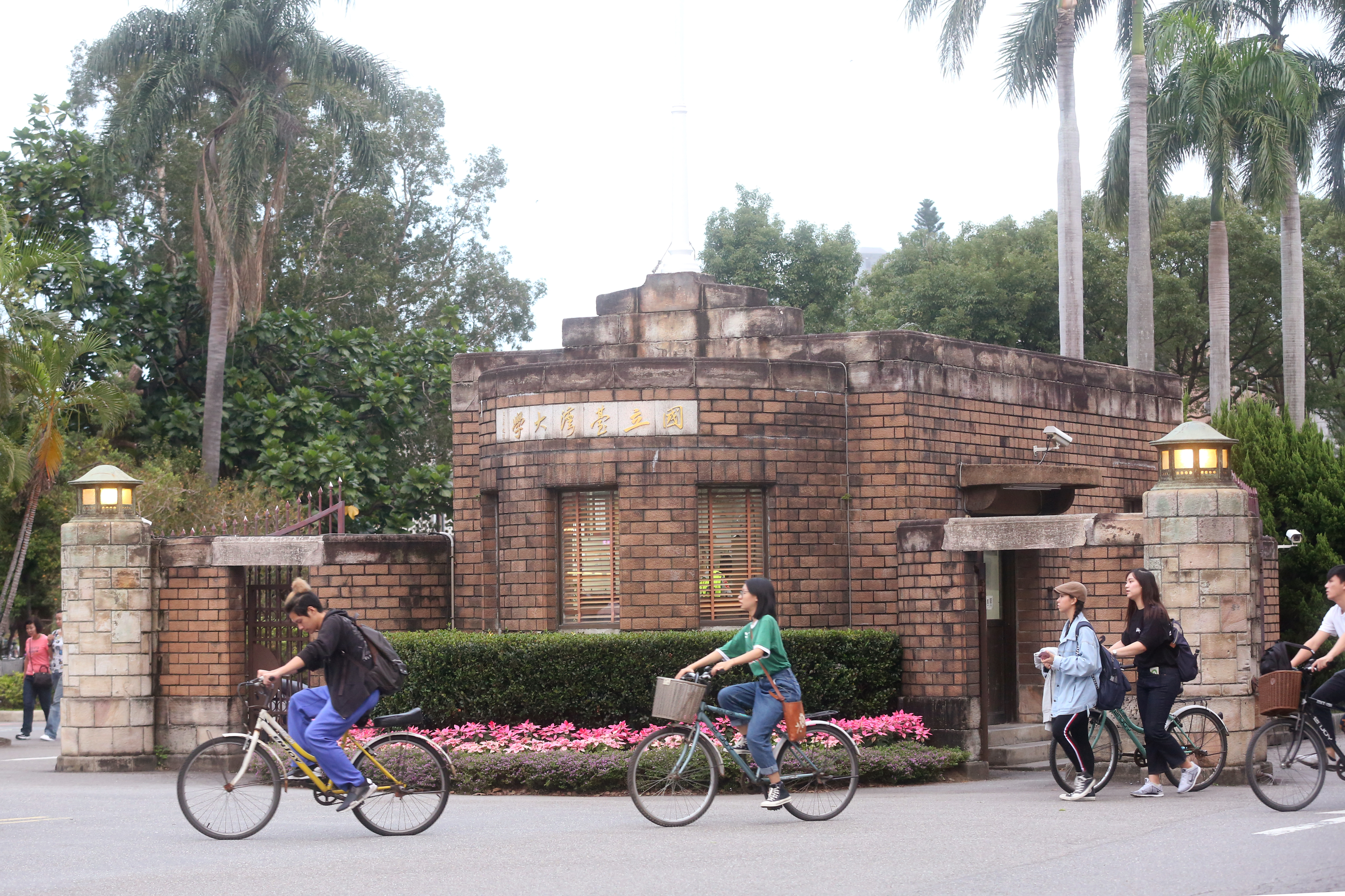 婚前在台大校園附近買的中古屋，婚後岑永康和太太僅花4年時間便還清400萬元房貸。