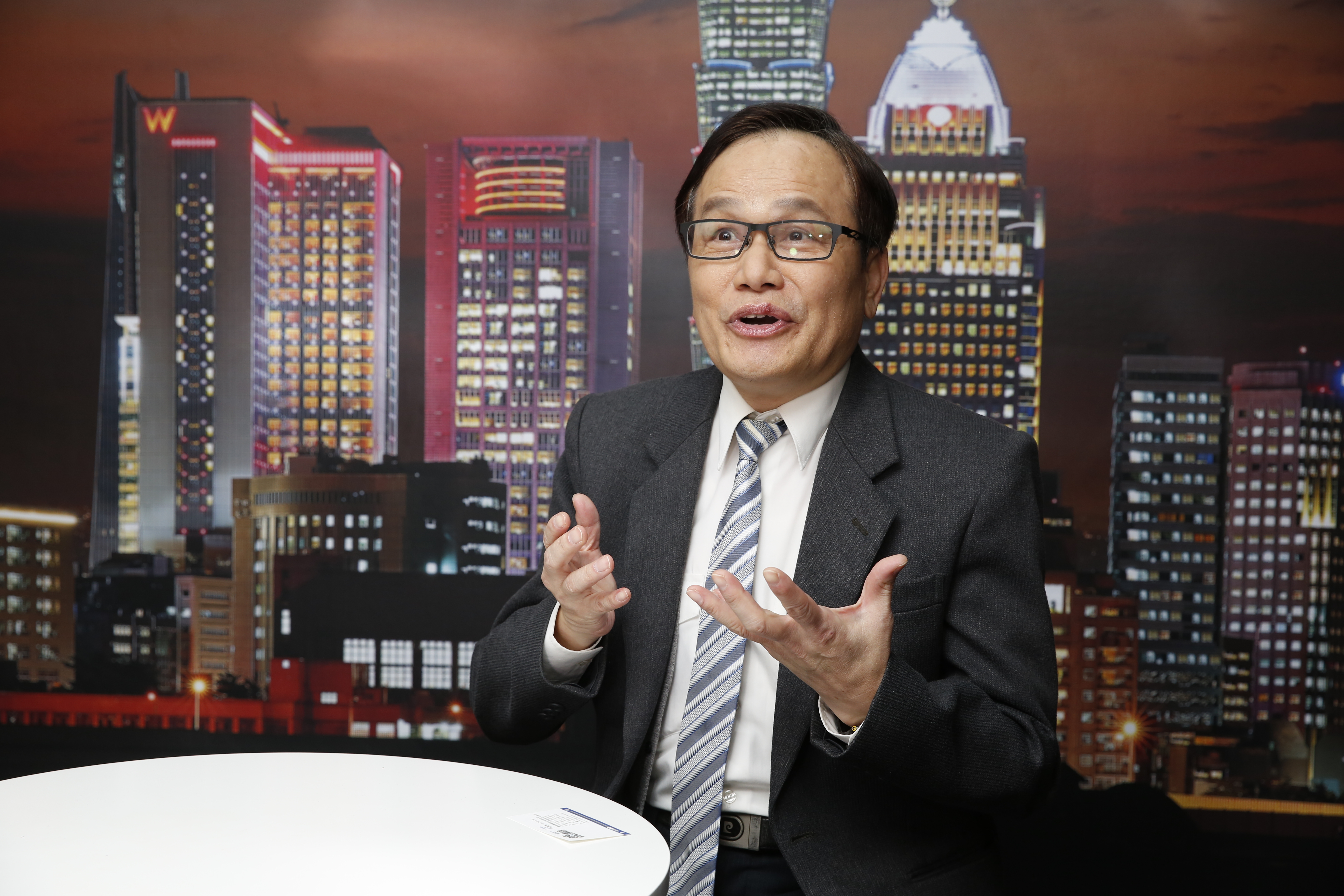 天時地利不動產總經理張欣民提醒，買紐西蘭房子要留意針對外國人祭出的打房政策。