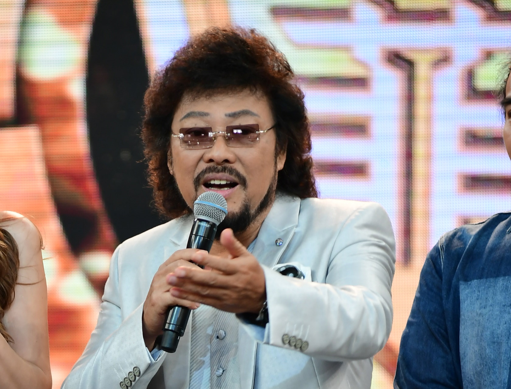 張菲勸女生最好不要在網路上交友，以免遇上渣男。（華視提供）